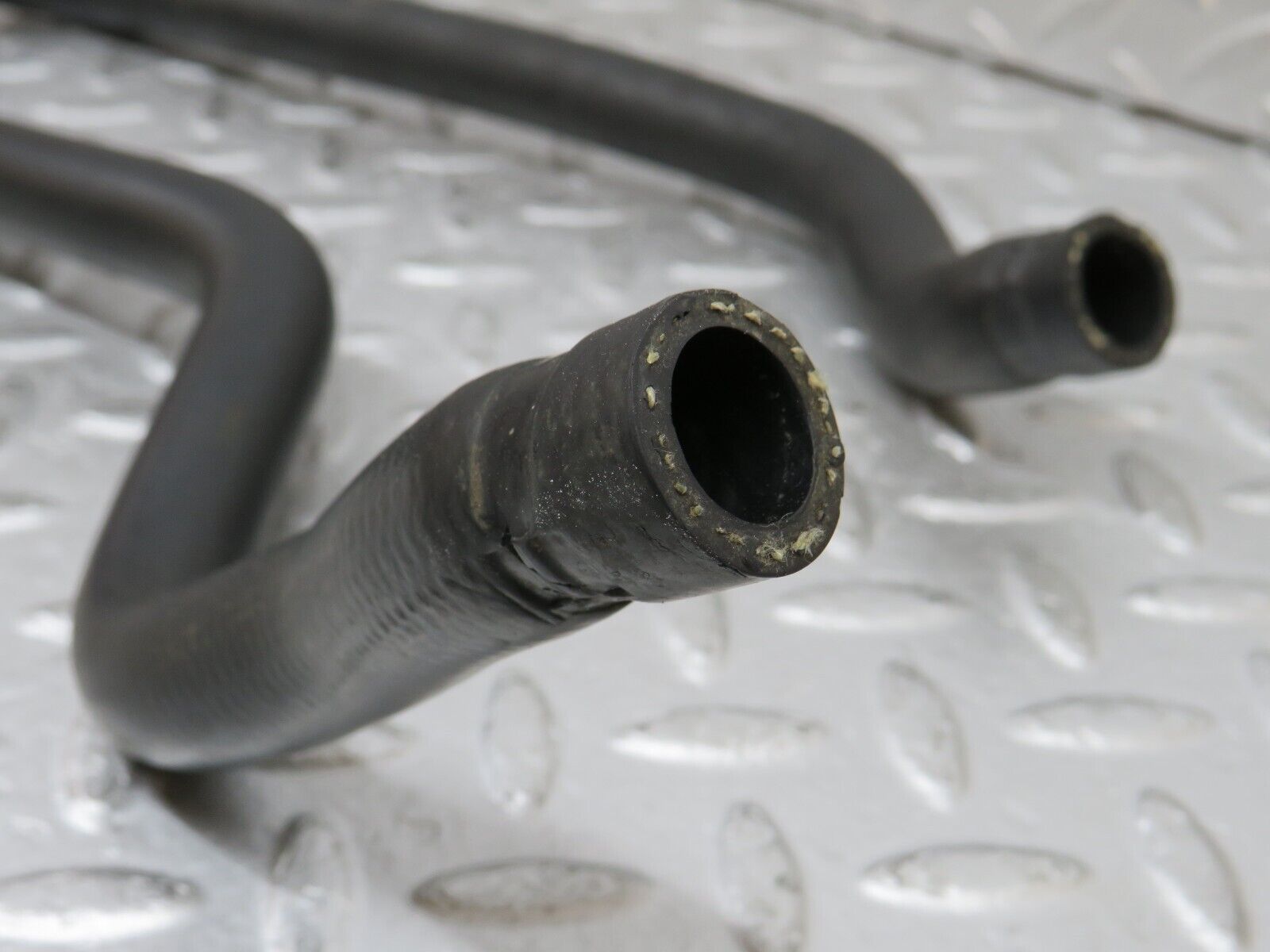 37975 Mercedes-Benz A124 320E Cabriolet Heater Hose Pipe Pair 1248327093