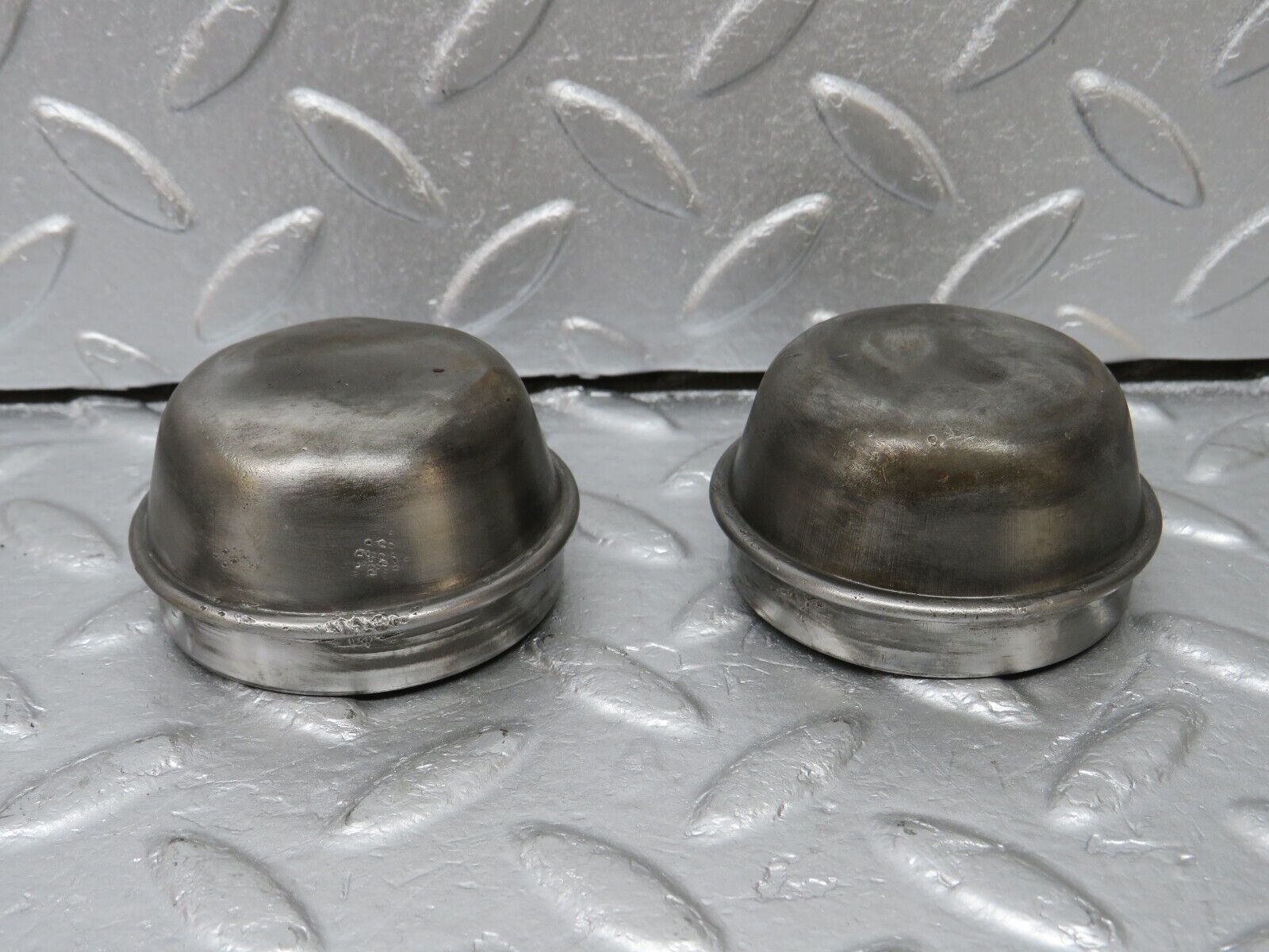 40309 Mercedes-Benz W110 230 Wheel Hub Locking Cap