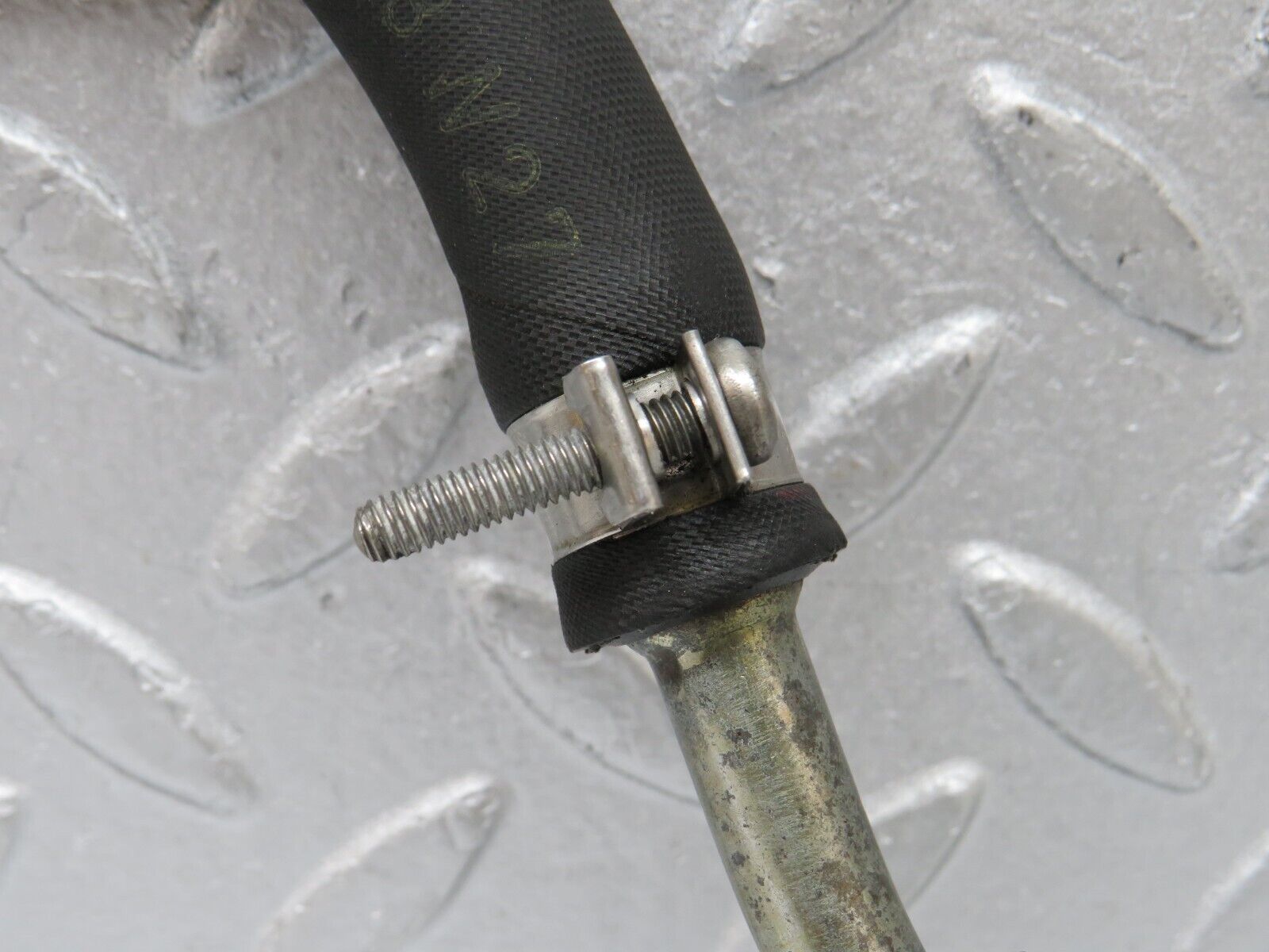 38185 Mercedes-Benz A124 320E Cabriolet Oil Cooler Hose Pipe