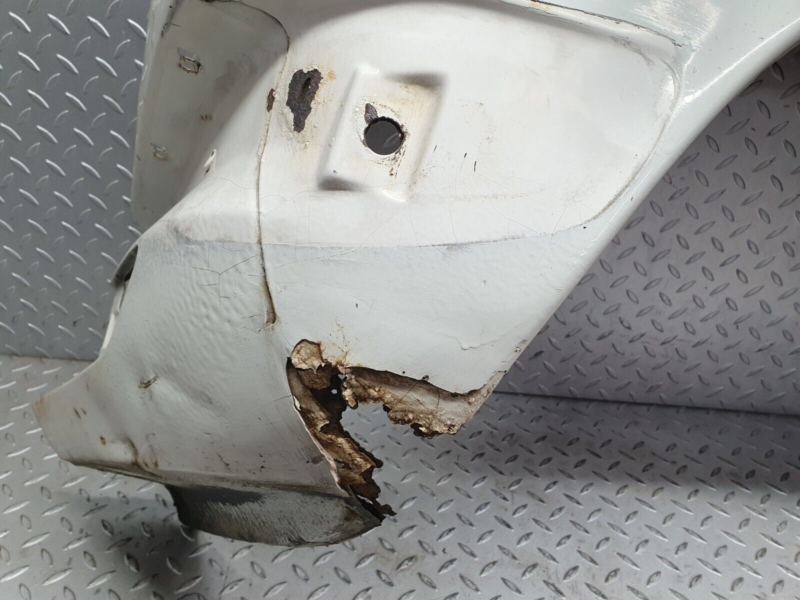 40810 Mercedes-Benz W123 300D Front Left Wing Fender