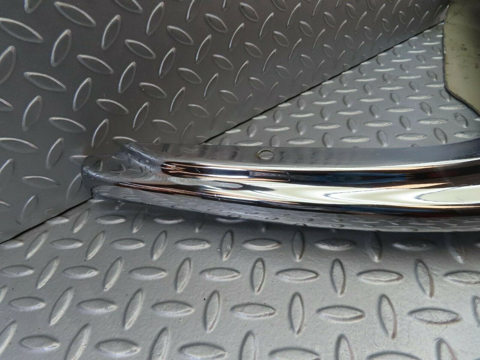 10617 Mercedes-Benz W108 Front Left Upper Bumper Corner