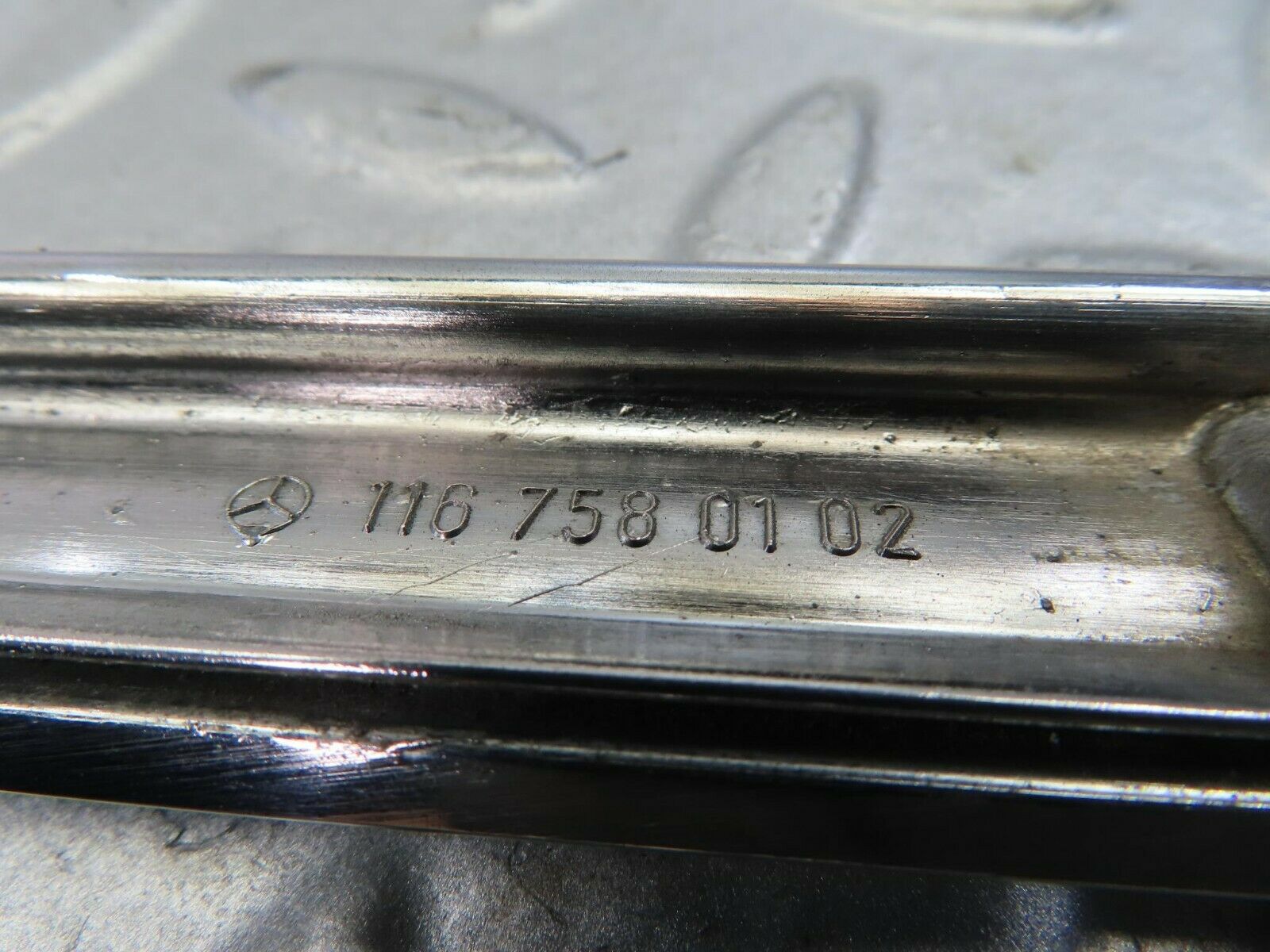 9178 Mercedes-Benz W116 Boot Boot Trunk Handle Bar Chrome 1167580102