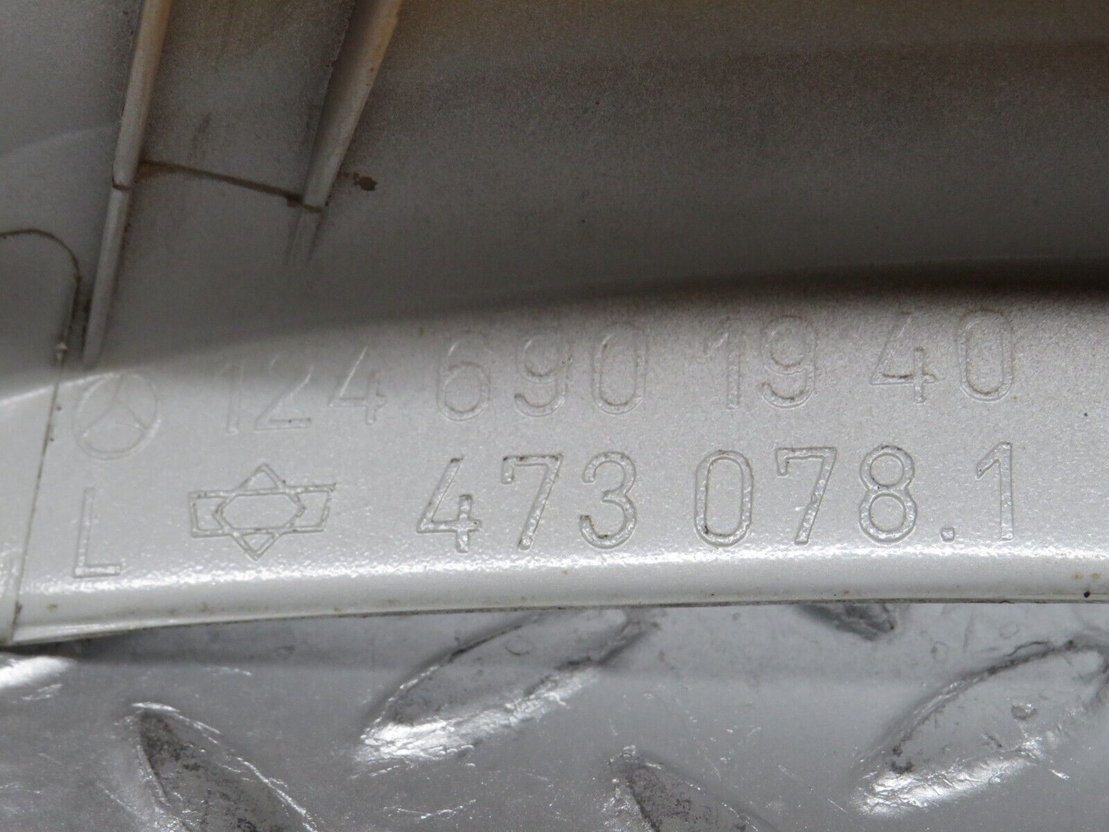 30406 Mercedes-Benz W124 230E Rear Left Fender Wing Lower Moulding Trim 1246901940