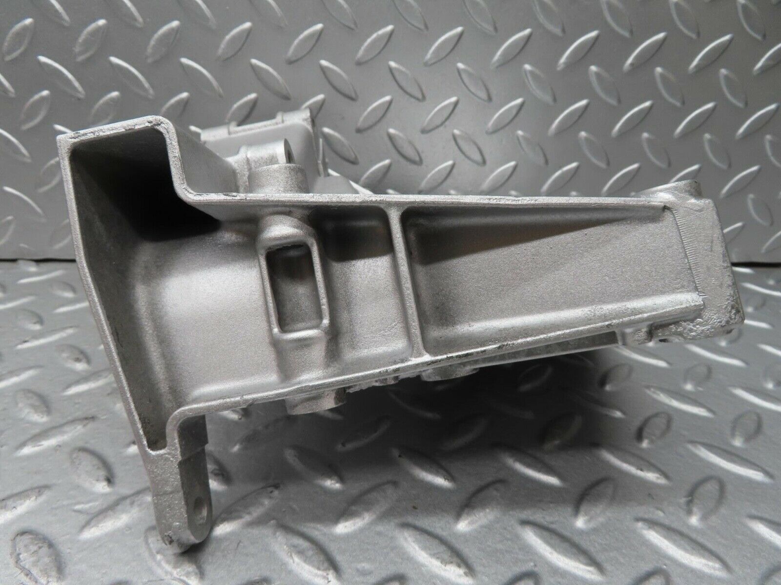 14658 Mercedes-Benz W201 190E Power Steering Pump Bracket 1022361330