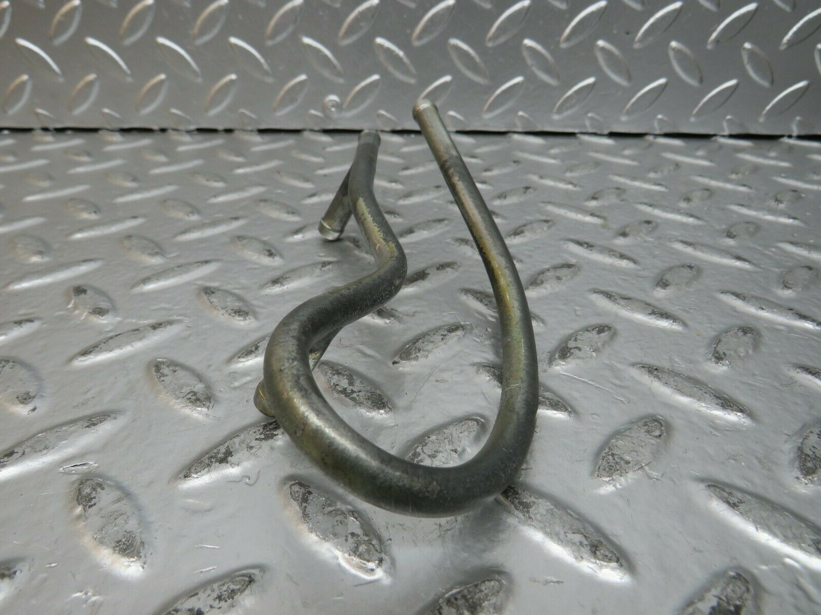 23616 Mercedes-Benz W114 280E Fuel Injector Pipe