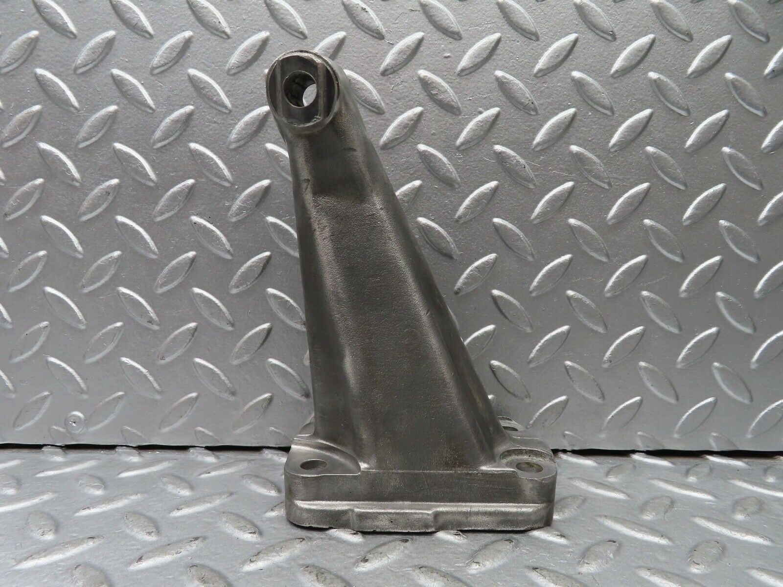 20352 Mercedes-Benz W114 280CE Coupe Engine Mount Bracket Right 1802233904