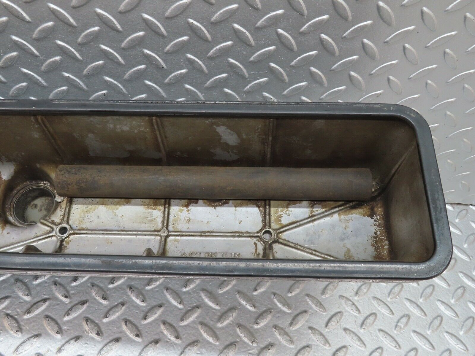 19285 Mercedes-Benz W120 W121 Cylinder Head Valve Cover 1210161405