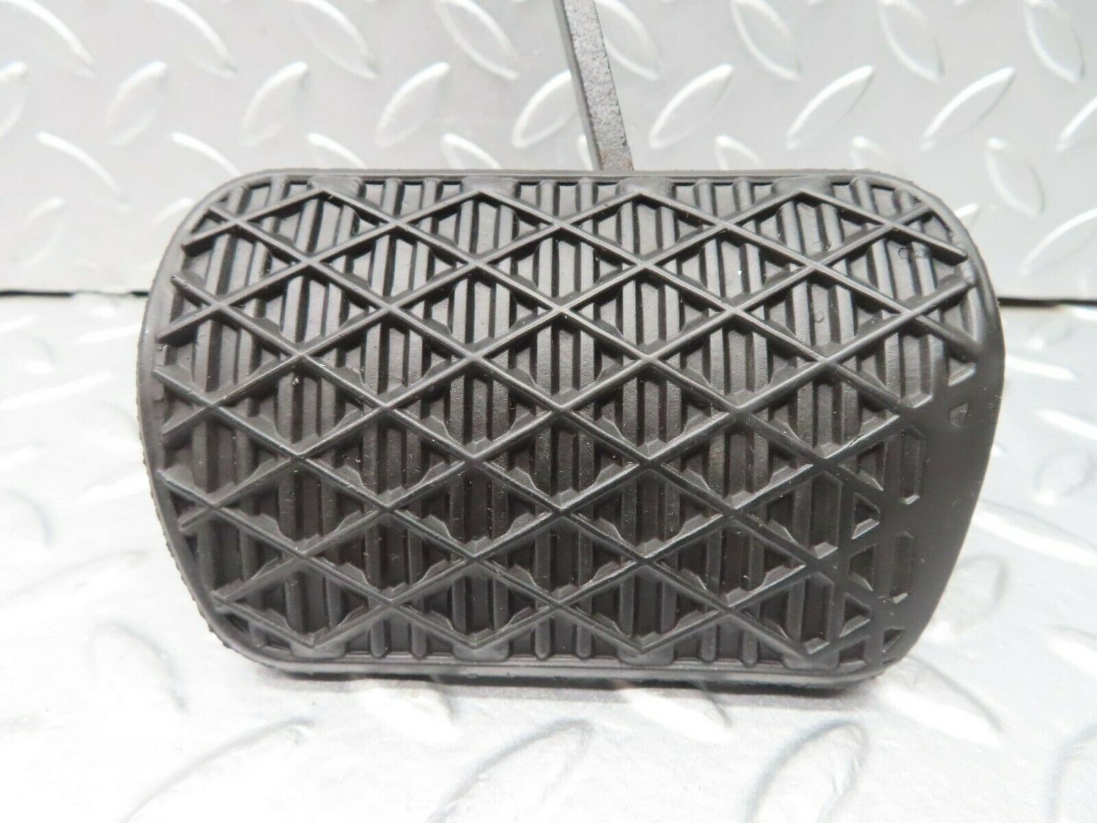 16362 Mercedes-Benz W124 260E Brake Pedal With Rubber 1232910082