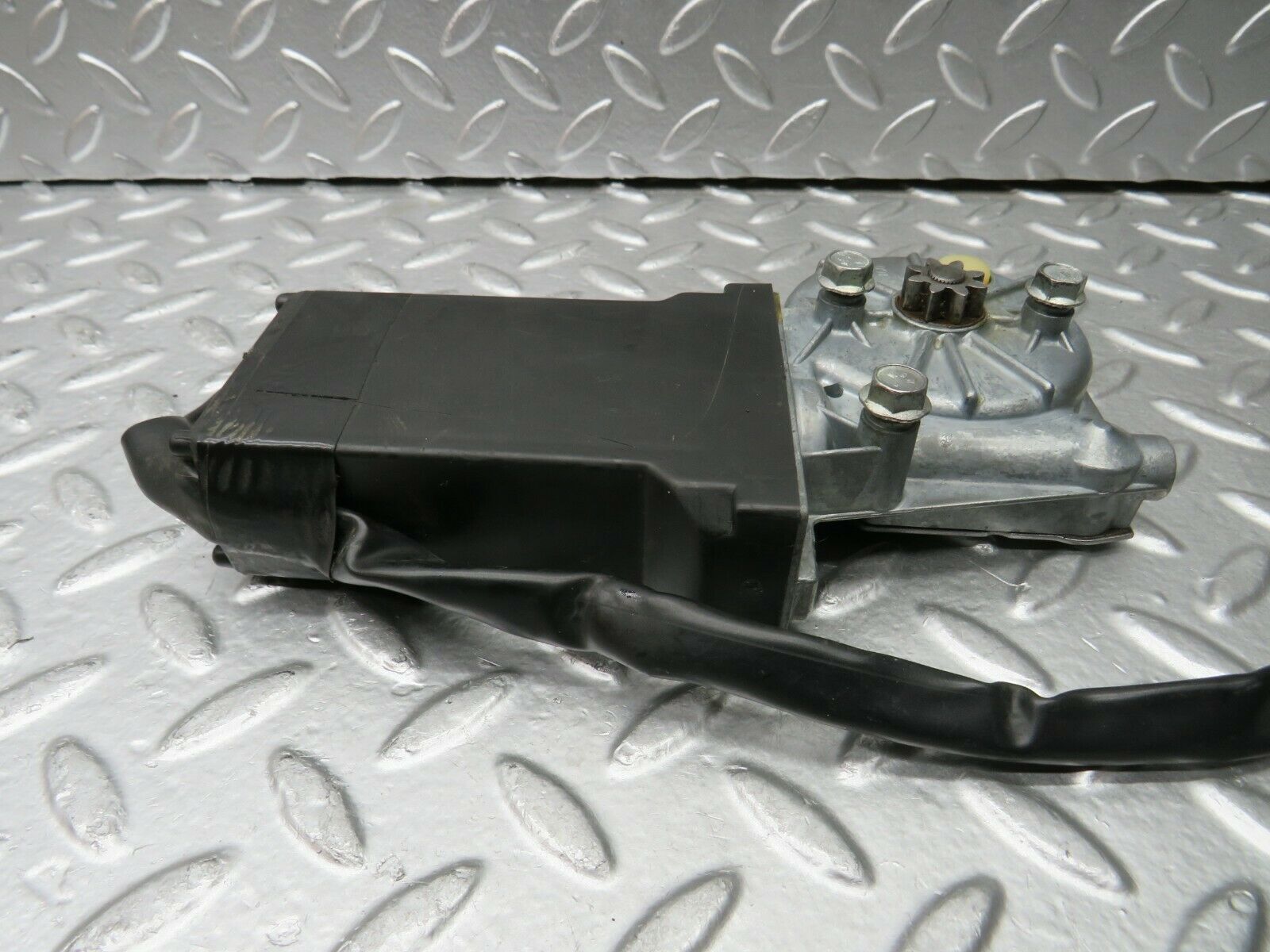 22811 Mercedes-Benz W116 350SE Rear Left Window Regulator Motor 0130820063