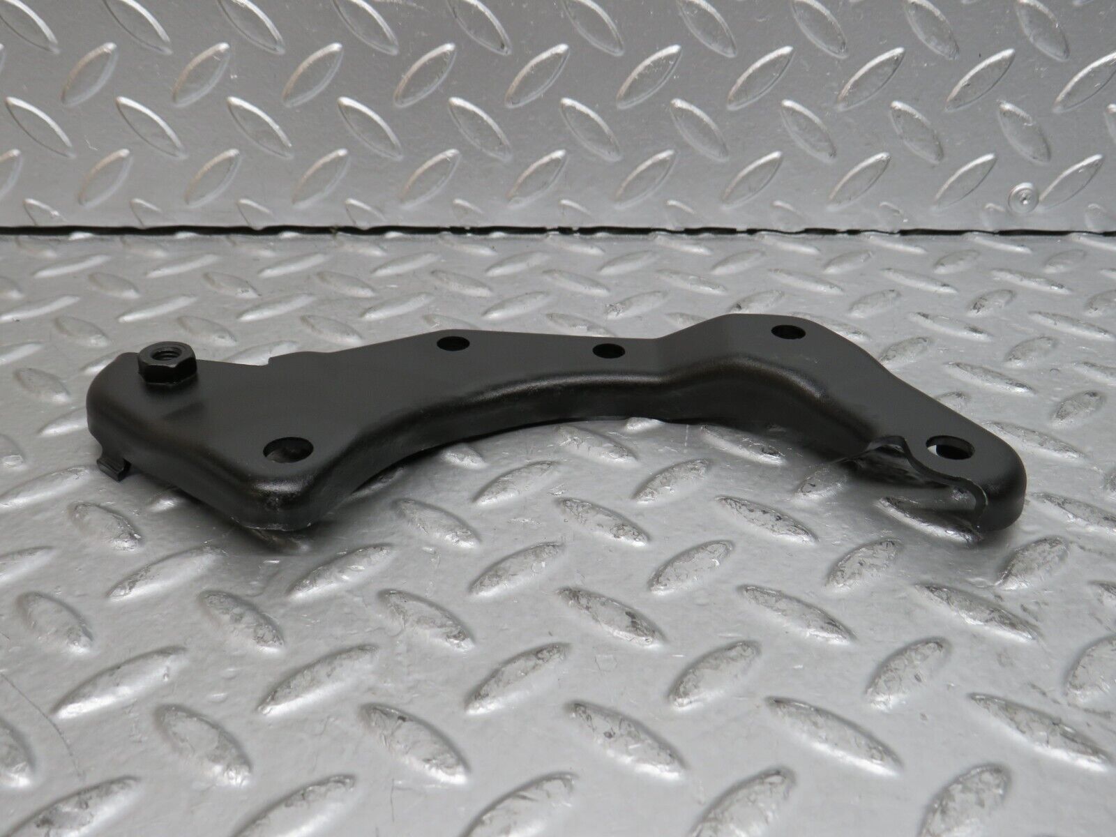 29559 Mercedes-Benz W124 230E Power Steering Pump Bracket