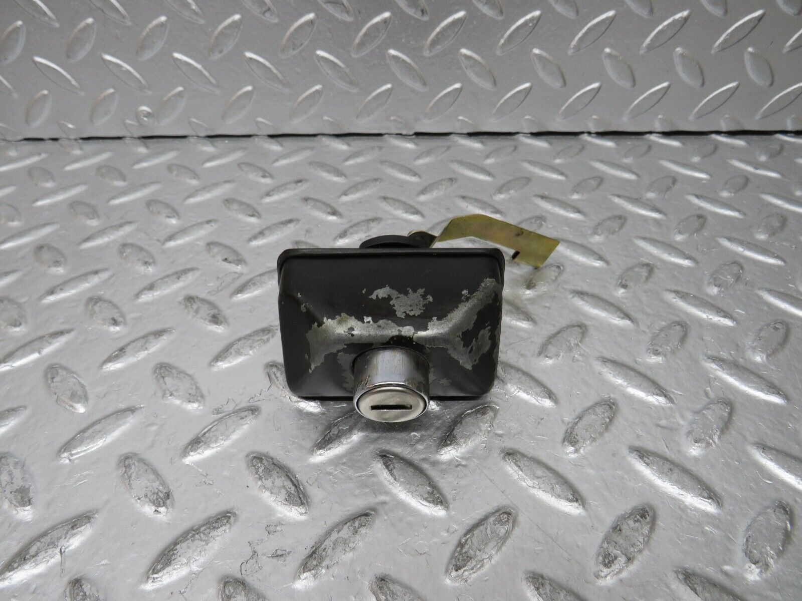 26905 Mercedes-Benz W123 240D Trunk Lock No Key 1237580096