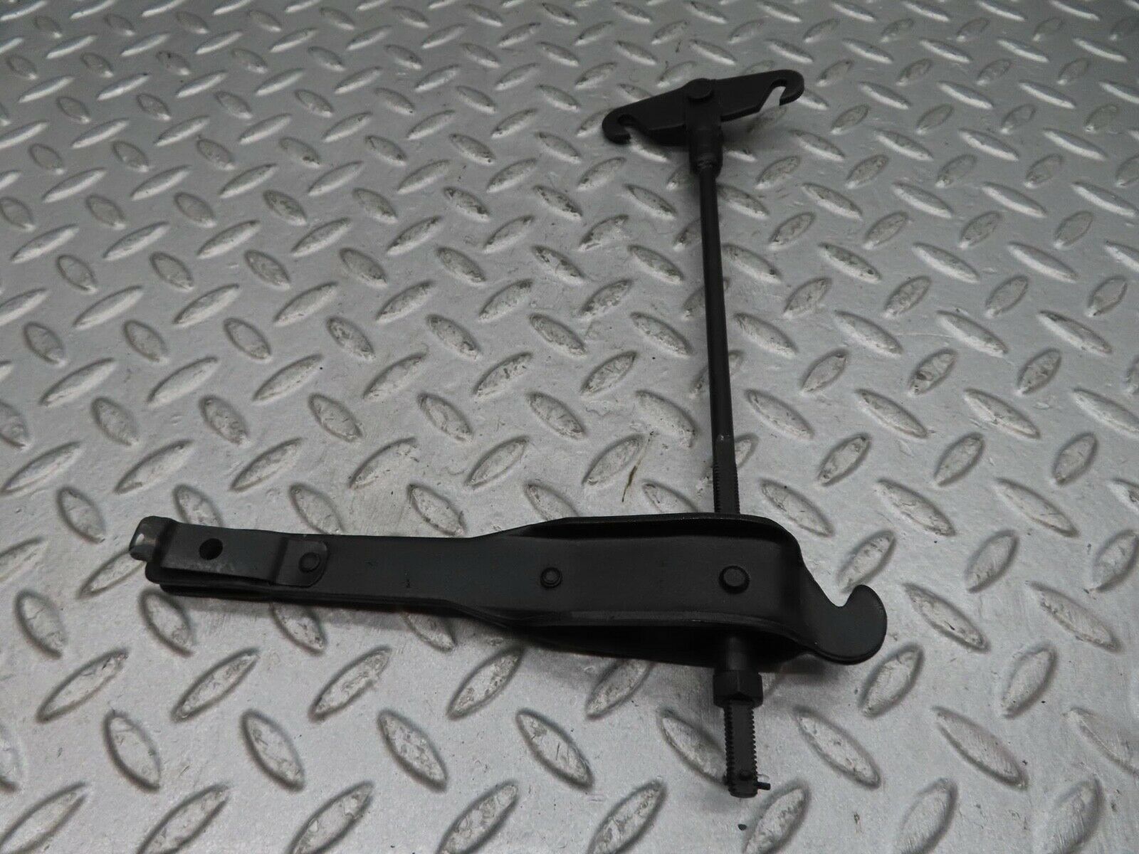 12439 Mercedes-Benz W108 280SE 3.5 Handbrake Adjusting Handbrake Regulator