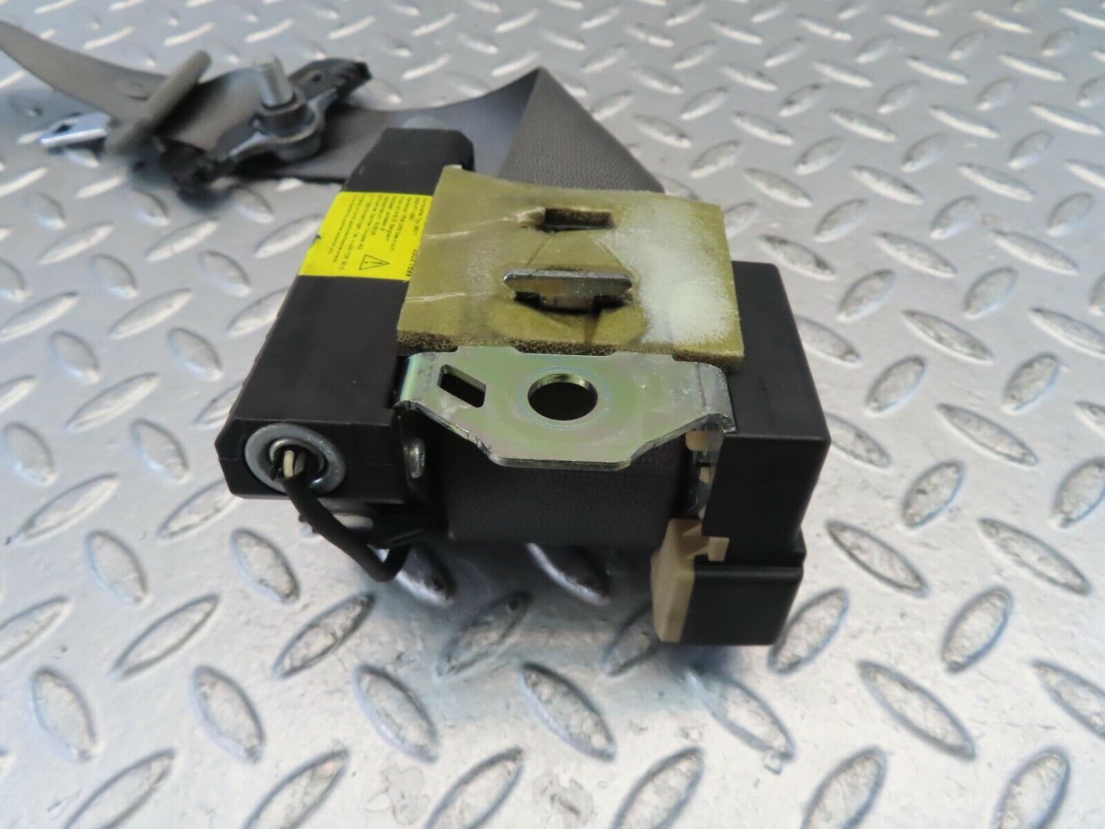 11214 Mercedes-Benz W221 S320 Rear Left Seat Belt 2218600385