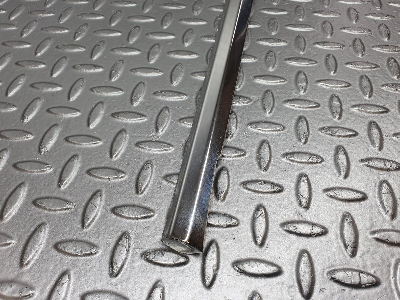 41187 Mercedes-Benz W126 300SE Rear Right Door Chrome Moulding Trim