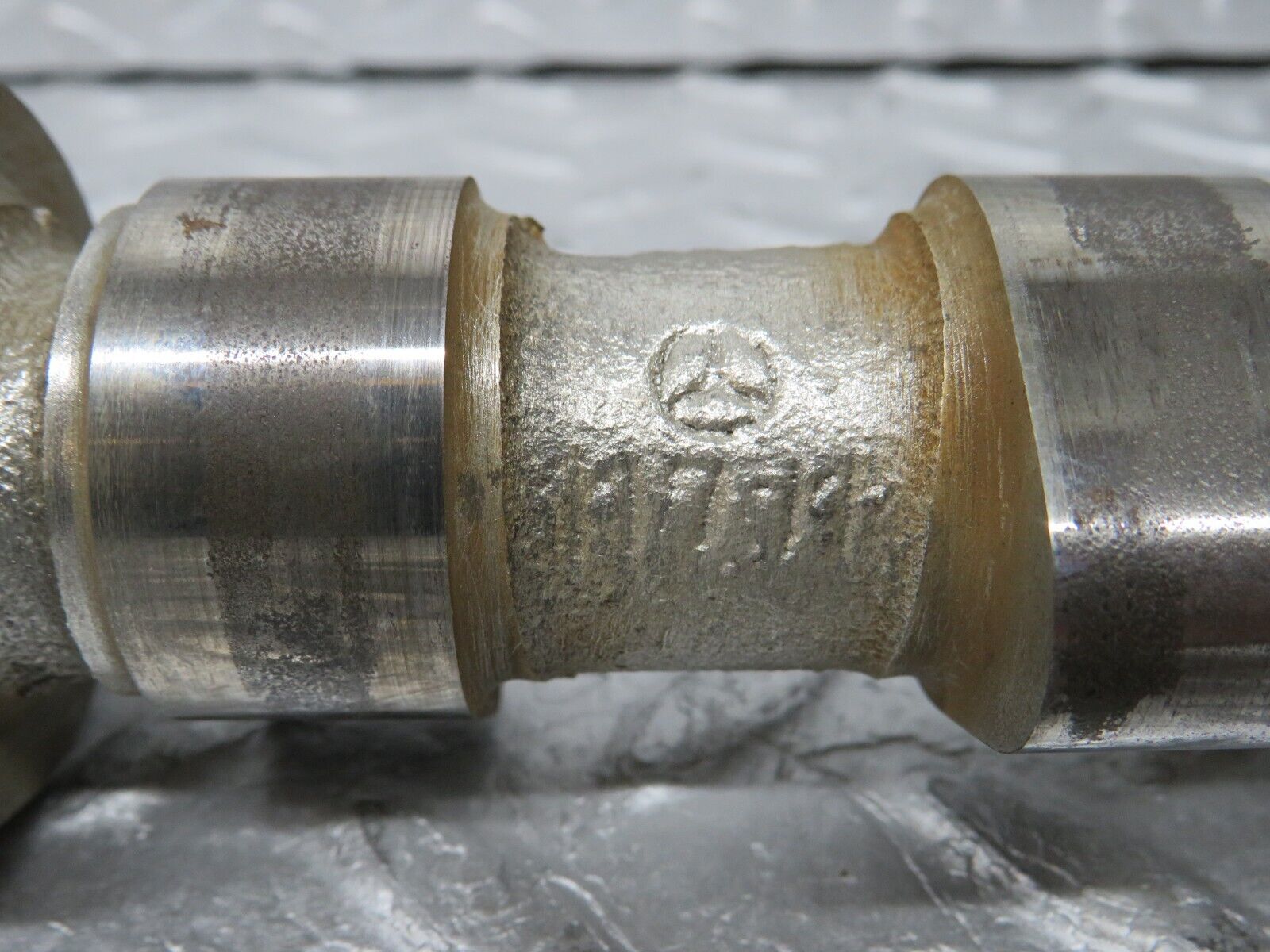 37134 Mercedes-Benz C126 420SEC Coupe Camshaft Right Side 11711
