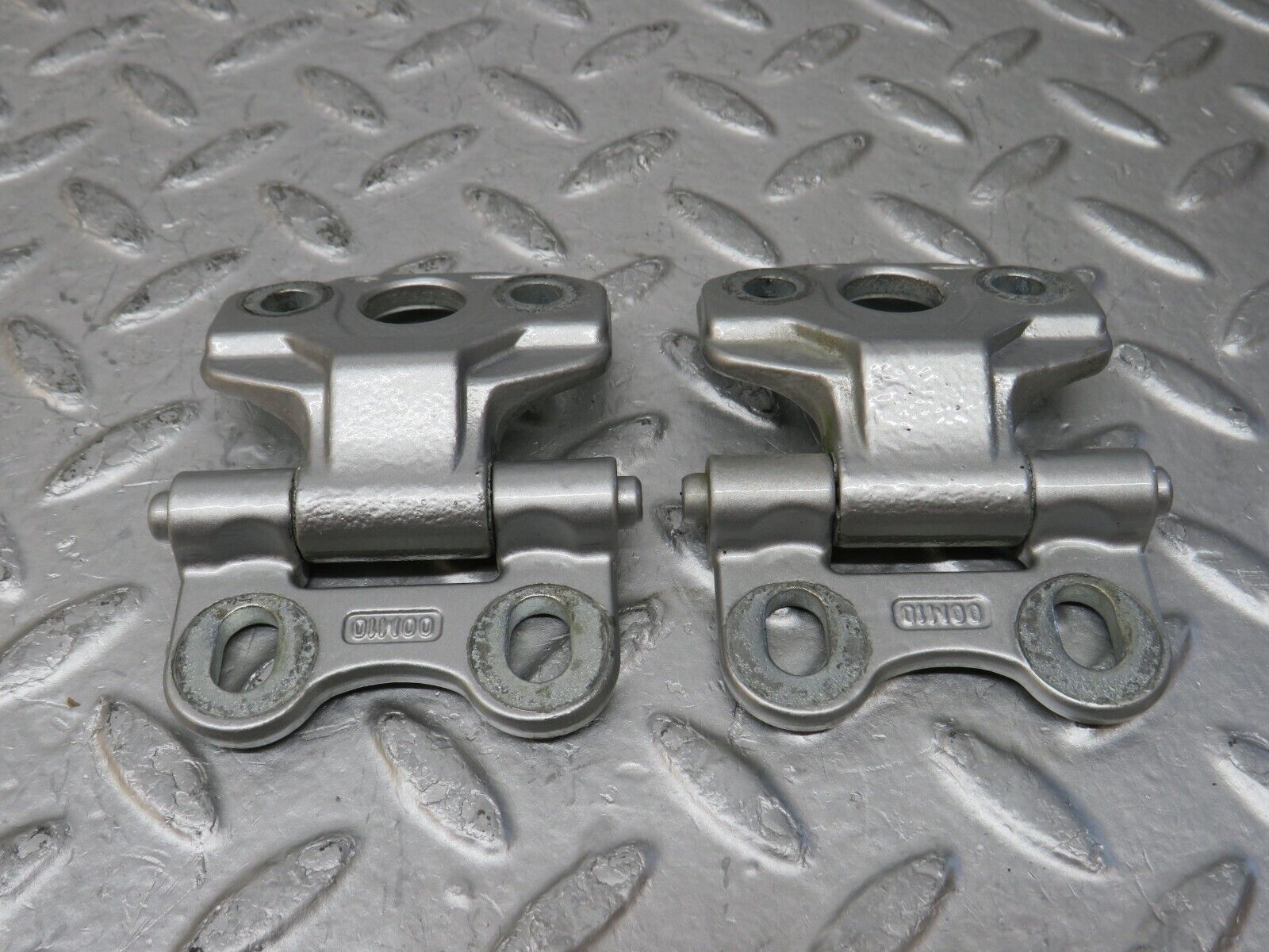 34915 Mercedes-Benz W210 320E Door Hinge Left Side