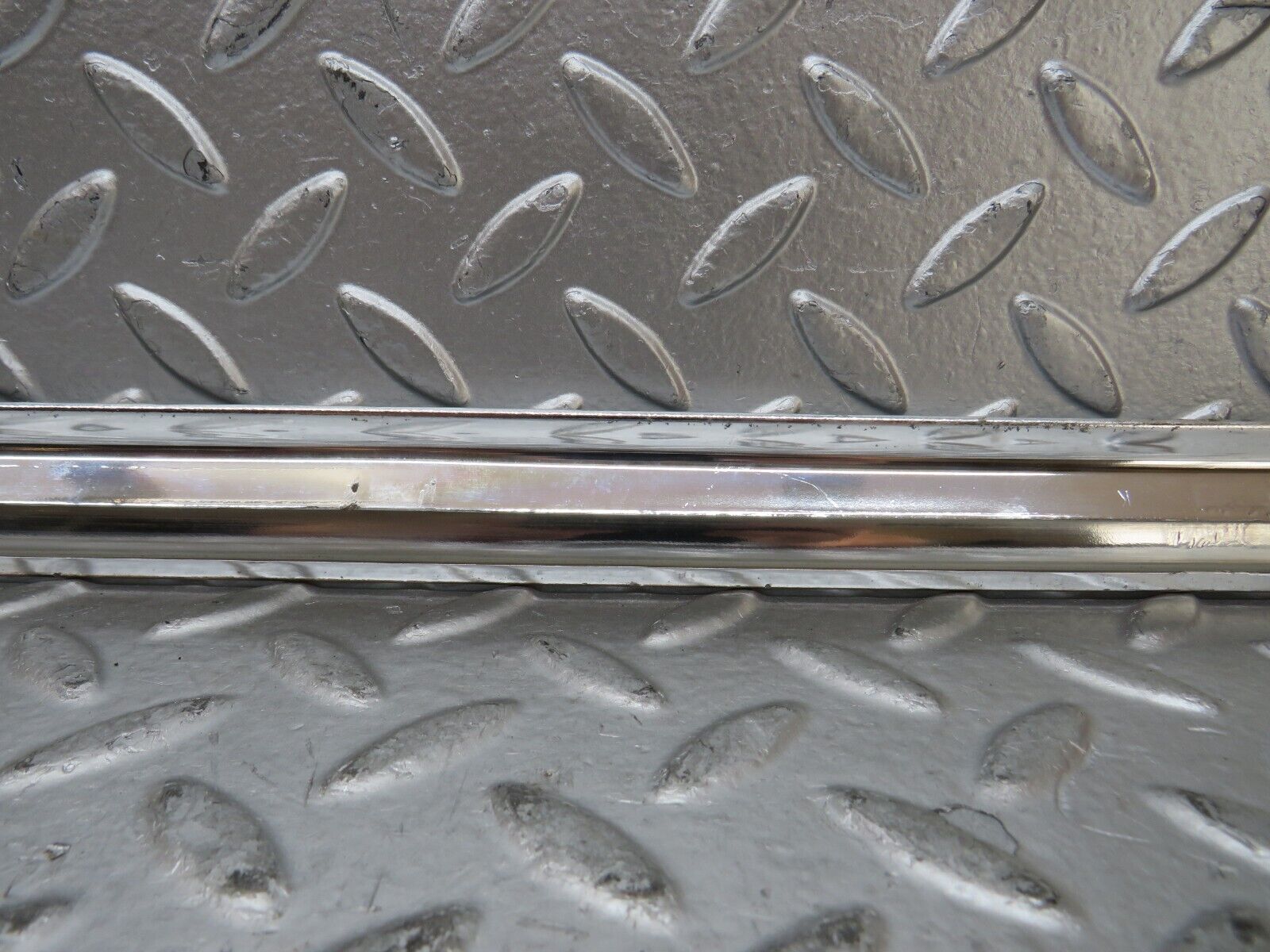 26406 Mercedes-Benz W116 450SE Front Left Door Chrome Trim