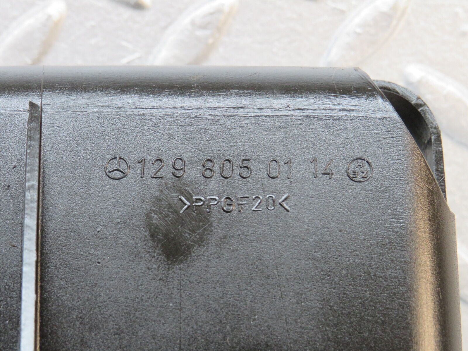 38264 Mercedes-Benz R129 280SL Coupe Central Locking Vacuum Pump Bracket 1298050114