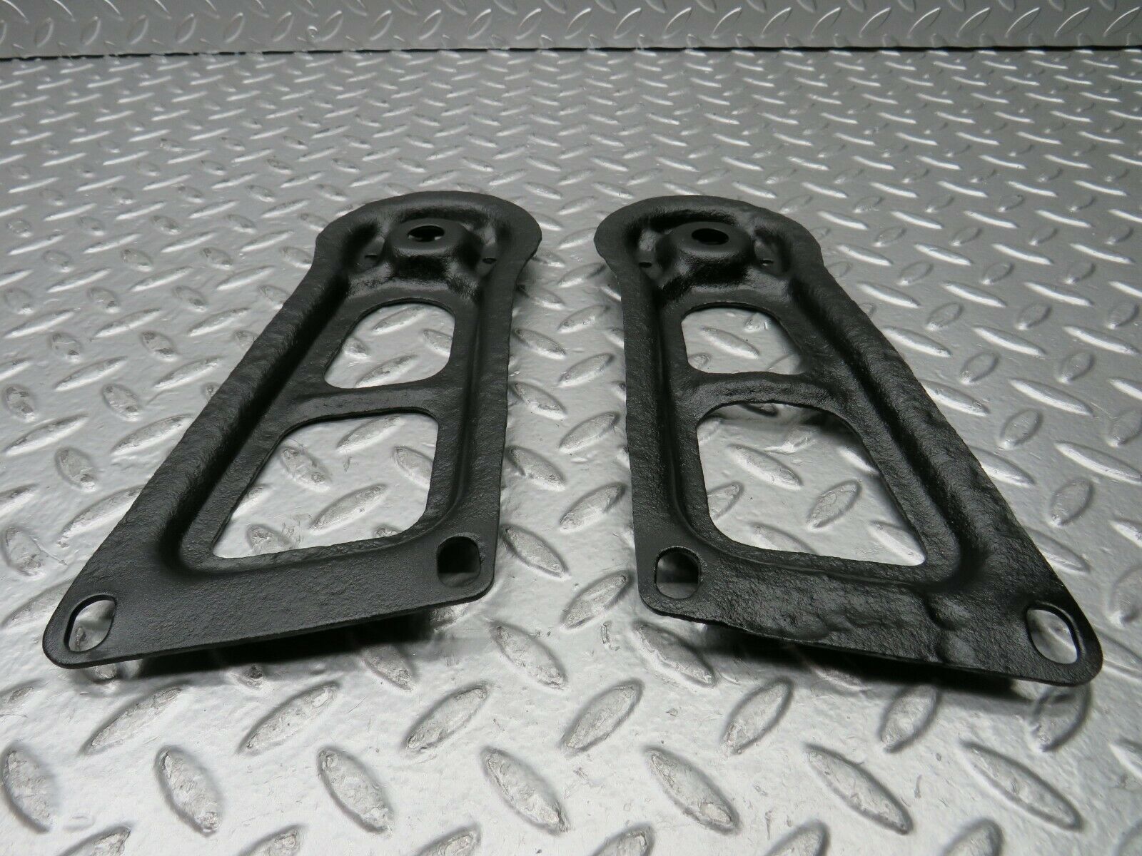 23059 Mercedes-Benz C123 230CE Coupe Rear Suspension Axle Mounting Bracket