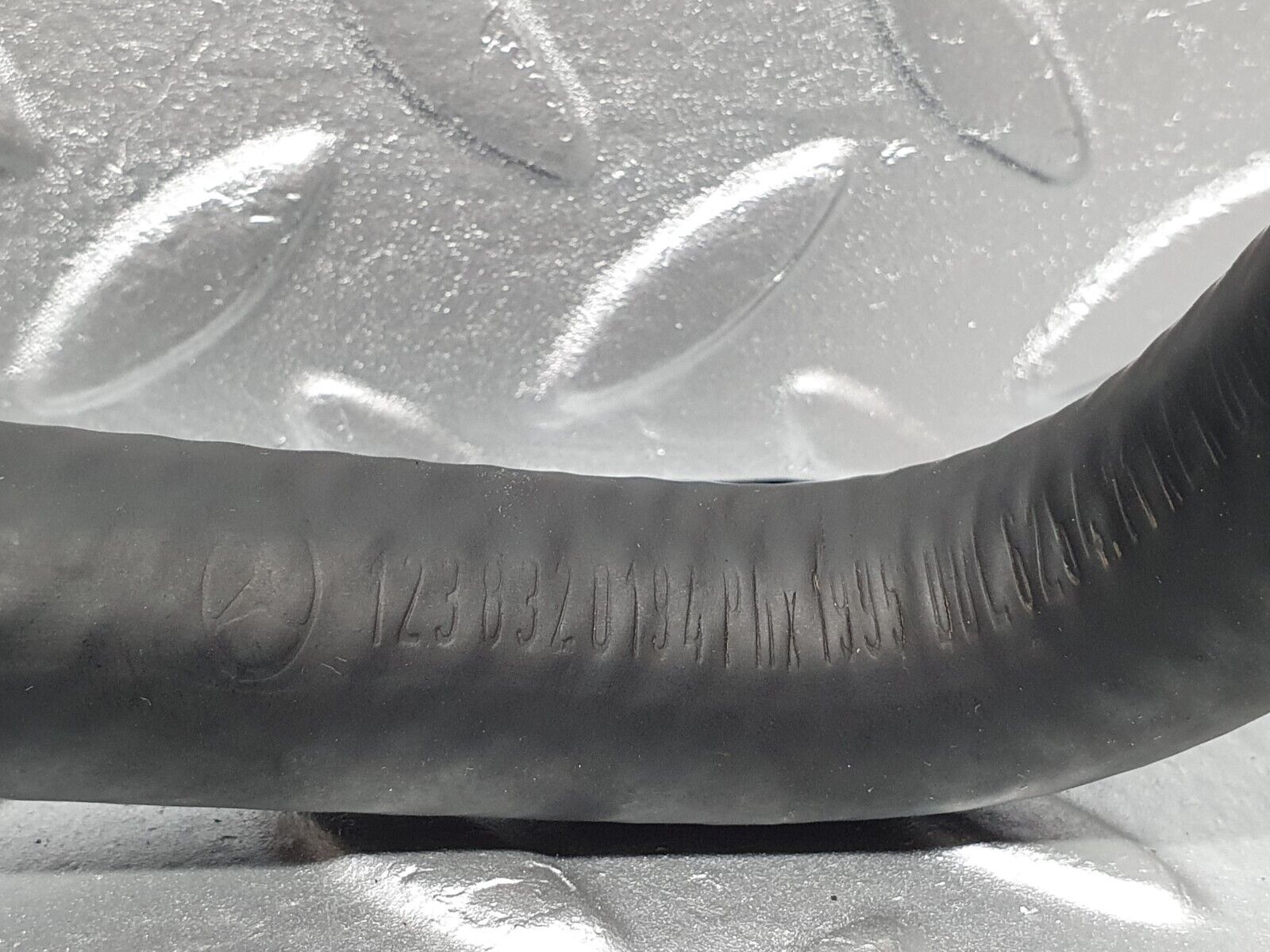 40755 Mercedes-Benz W123 300D Heater Radiator Hose Pipe 1238320194 1238320294