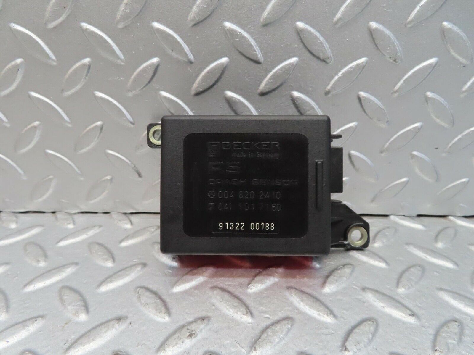 14694 Mercedes-Benz W201 190E Crash Sensor 0048202410