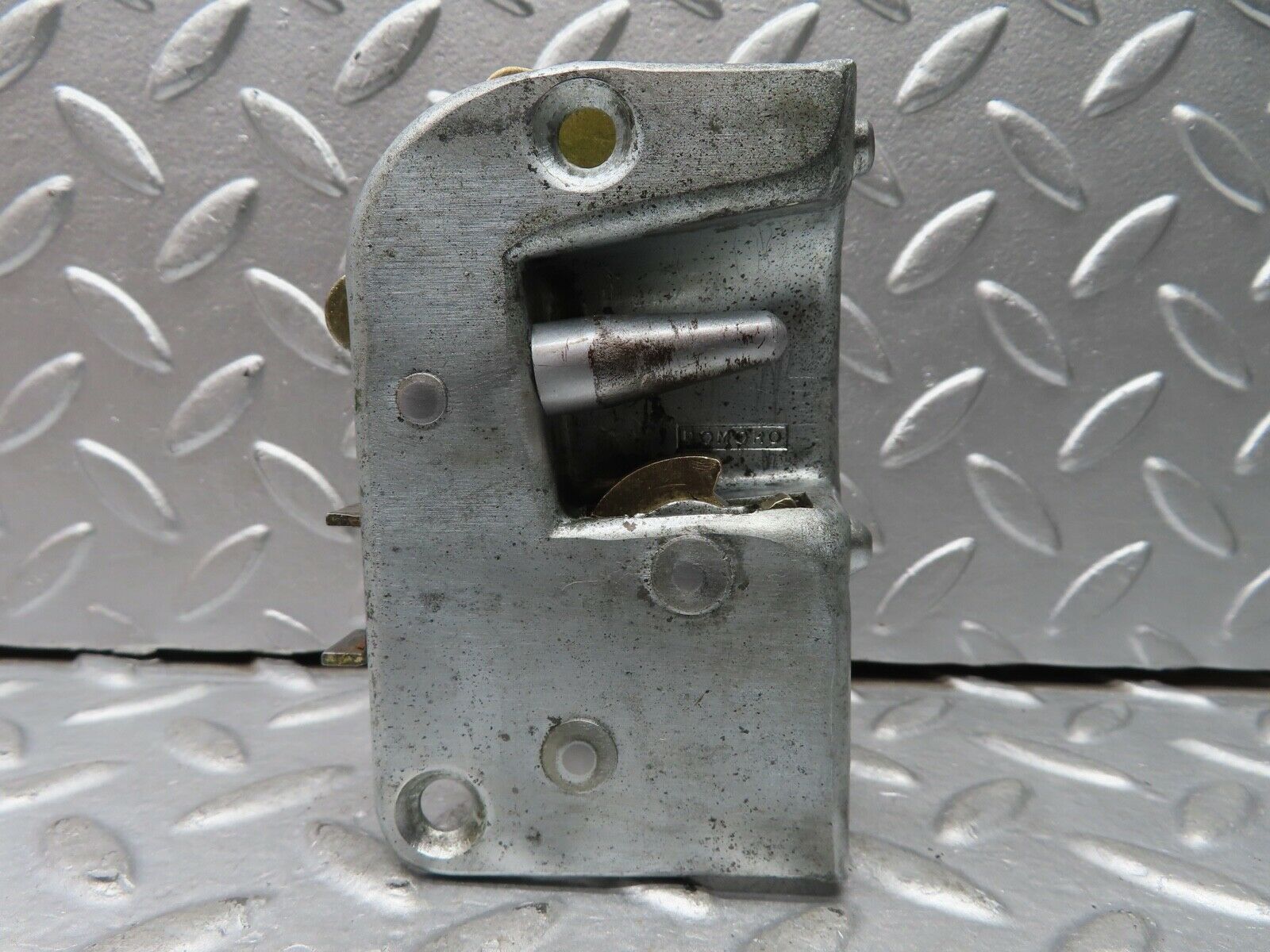 20981 Mercedes-Benz W114 250CE Coupe Left Door Lock Mechanism