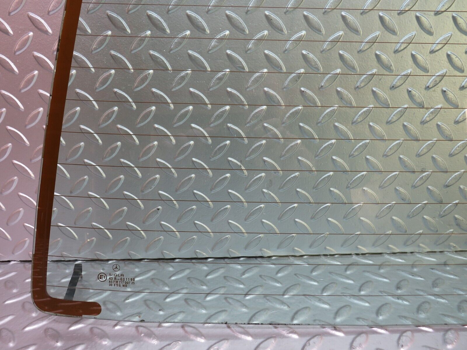 28404 Mercedes-Benz S123 240D Wagon Heated Rear Windscreen 1237400157