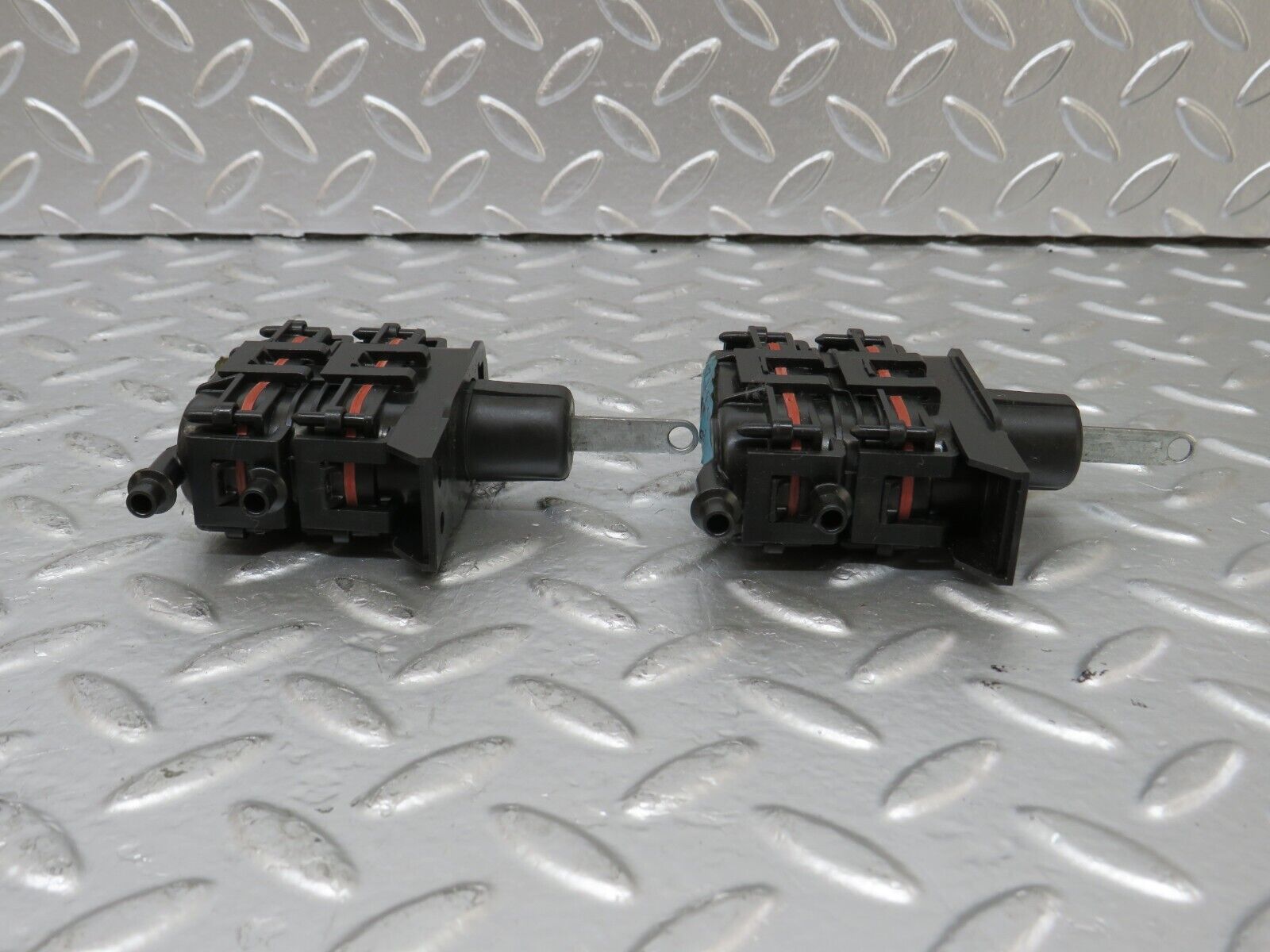 25038 Mercedes-Benz W140 S320 2x Heater Box Vacuum Actuator 9062700252