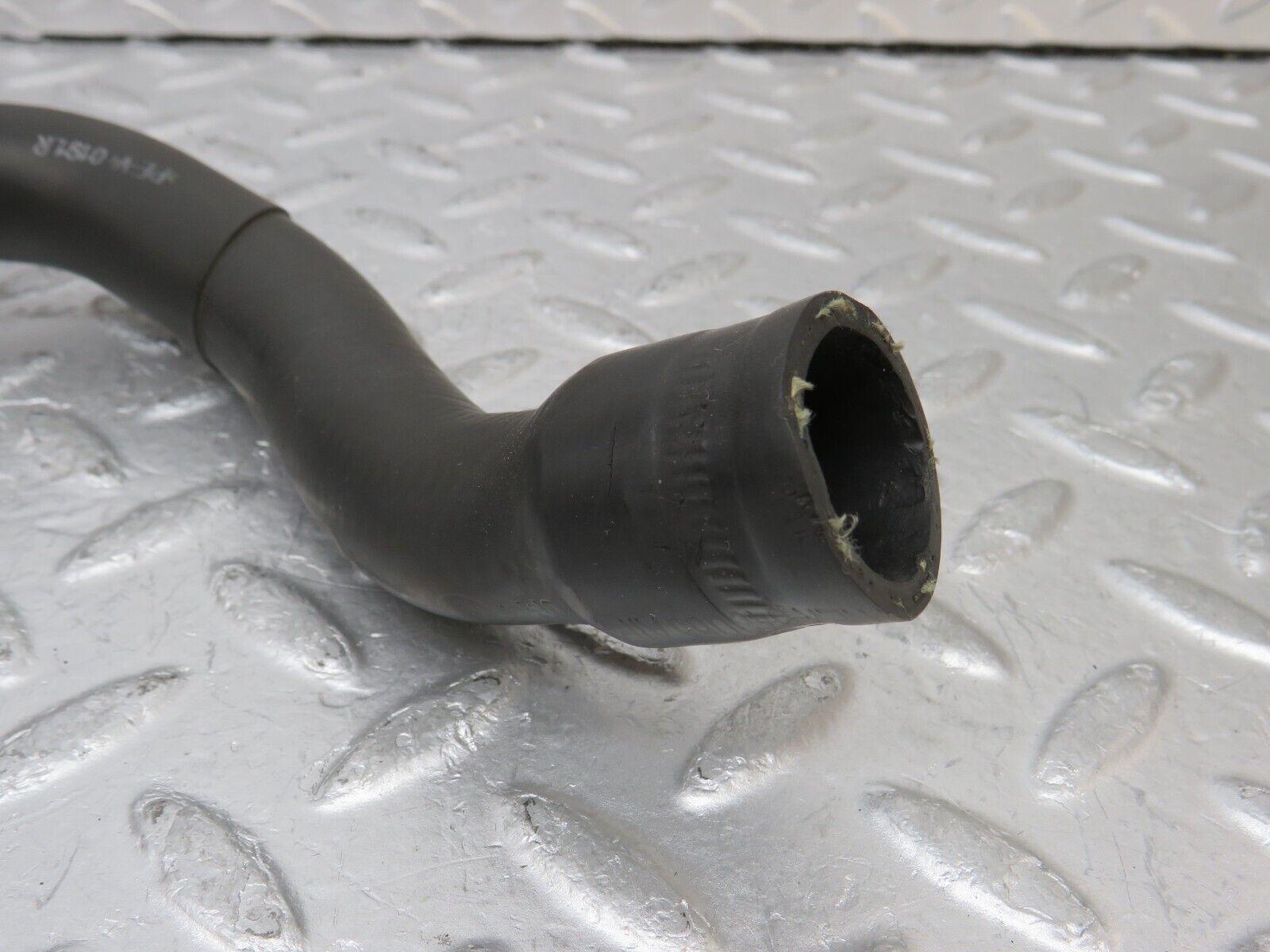 34992 Mercedes-Benz W210 320E Engine Coolant Hose Pipe 2108322794 2108324694