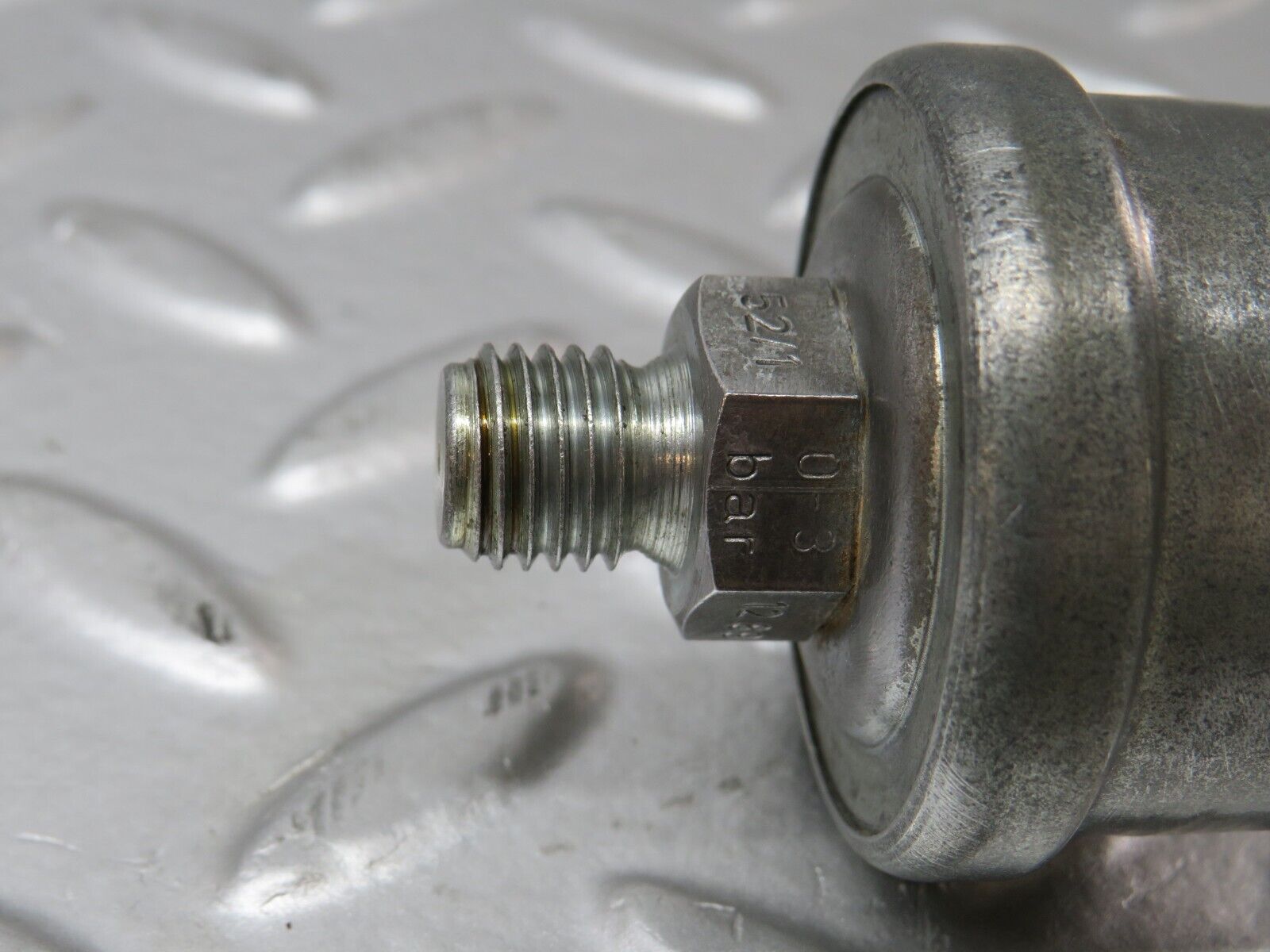 34244 Mercedes-Benz W124 260E Oil Pressure Sensor 0065429417