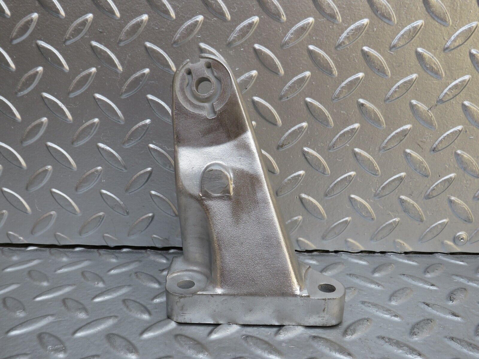 29432 Mercedes-Benz W124 230E Engine Mount Bracket Right Side 1022234204