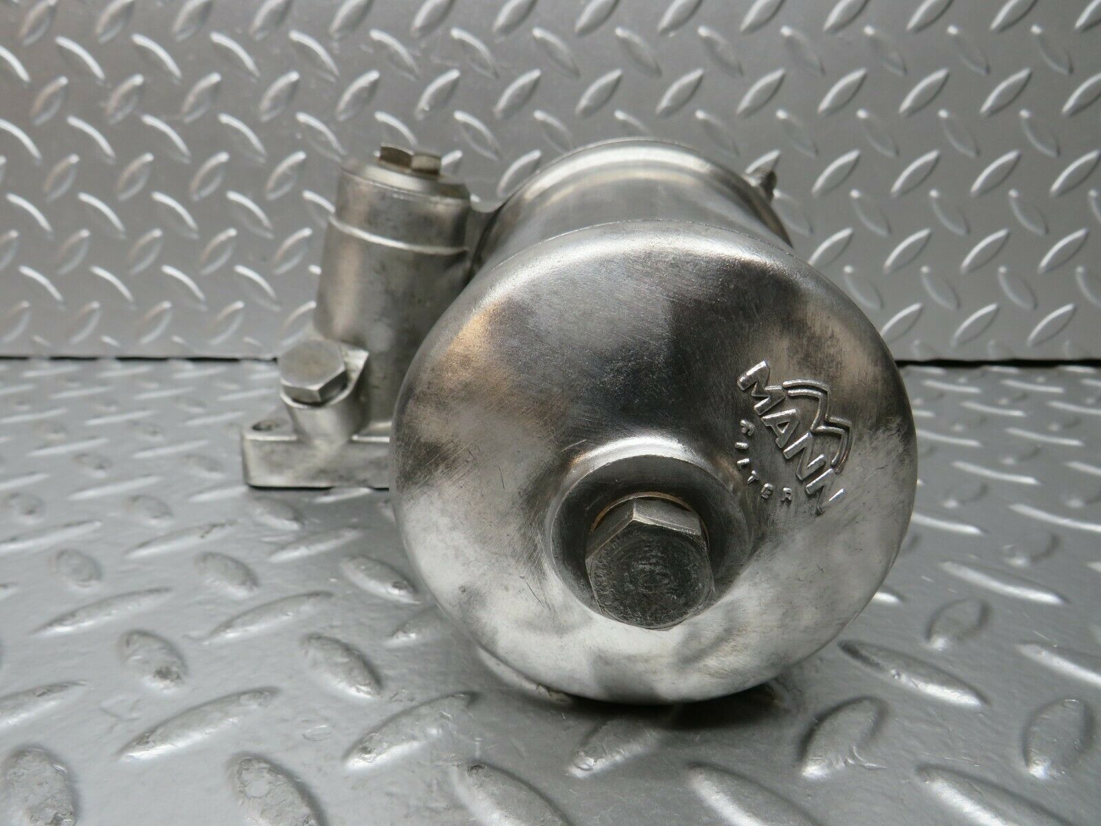 23533 Mercedes-Benz W114 280E Oil Filter Housing 0021846601