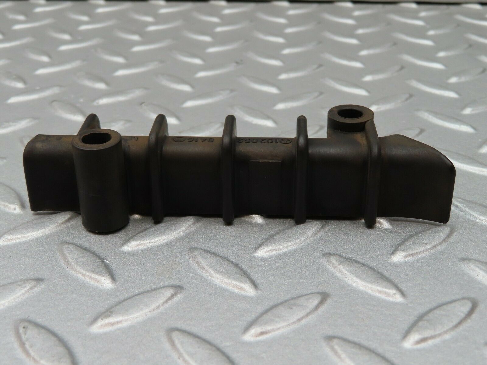 3898 Mercedes-Benz S123 200T Wagon Timing Guide Rail 1020520416