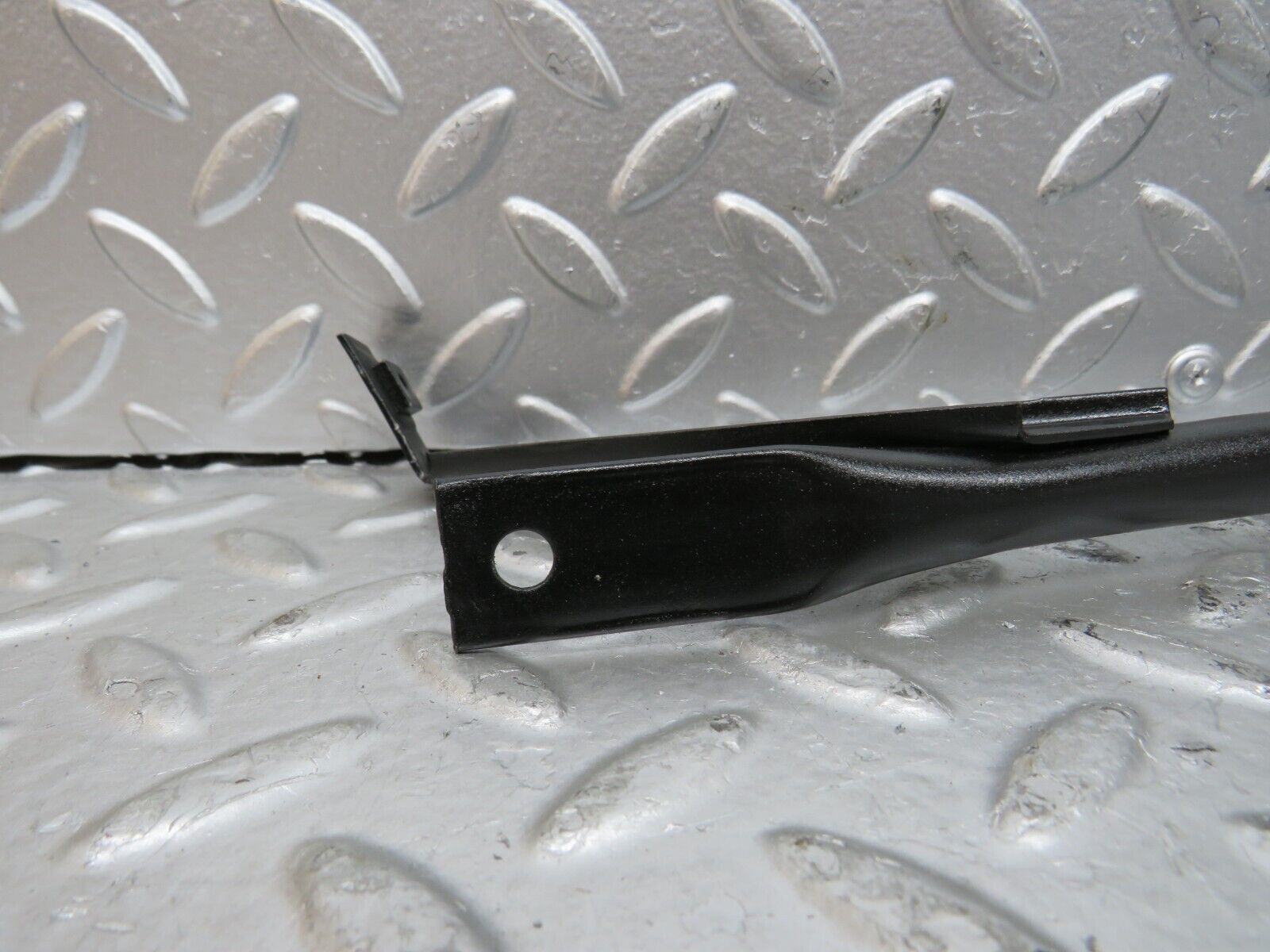 28179 Mercedes-Benz W123 280E Horn Bracket Horn Holder