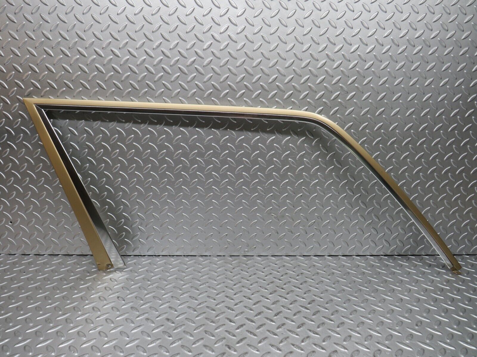 28464 Mercedes-Benz S123 240D Wagon Rear Right Exterior Frame Trim