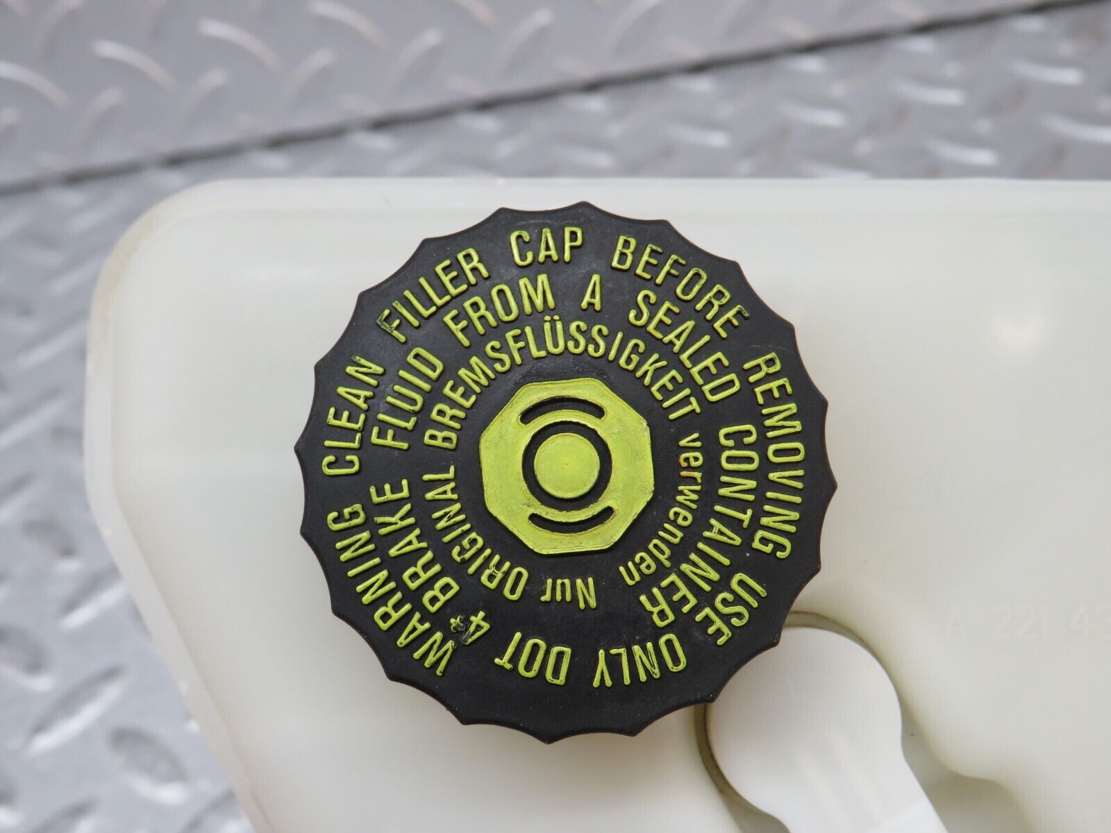 35189 Mercedes-Benz W221 Brake Fluid Reservoir Tank ATE 2214300002