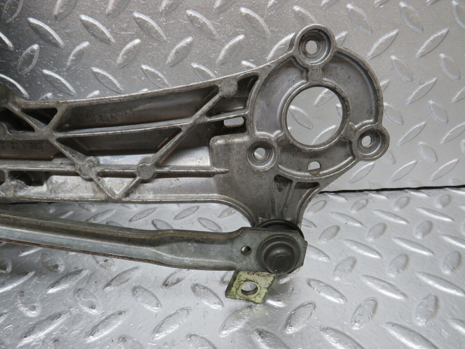 34836 Mercedes-Benz W210 320E Windscreen Wiper Mechanism Linkage 2108201642