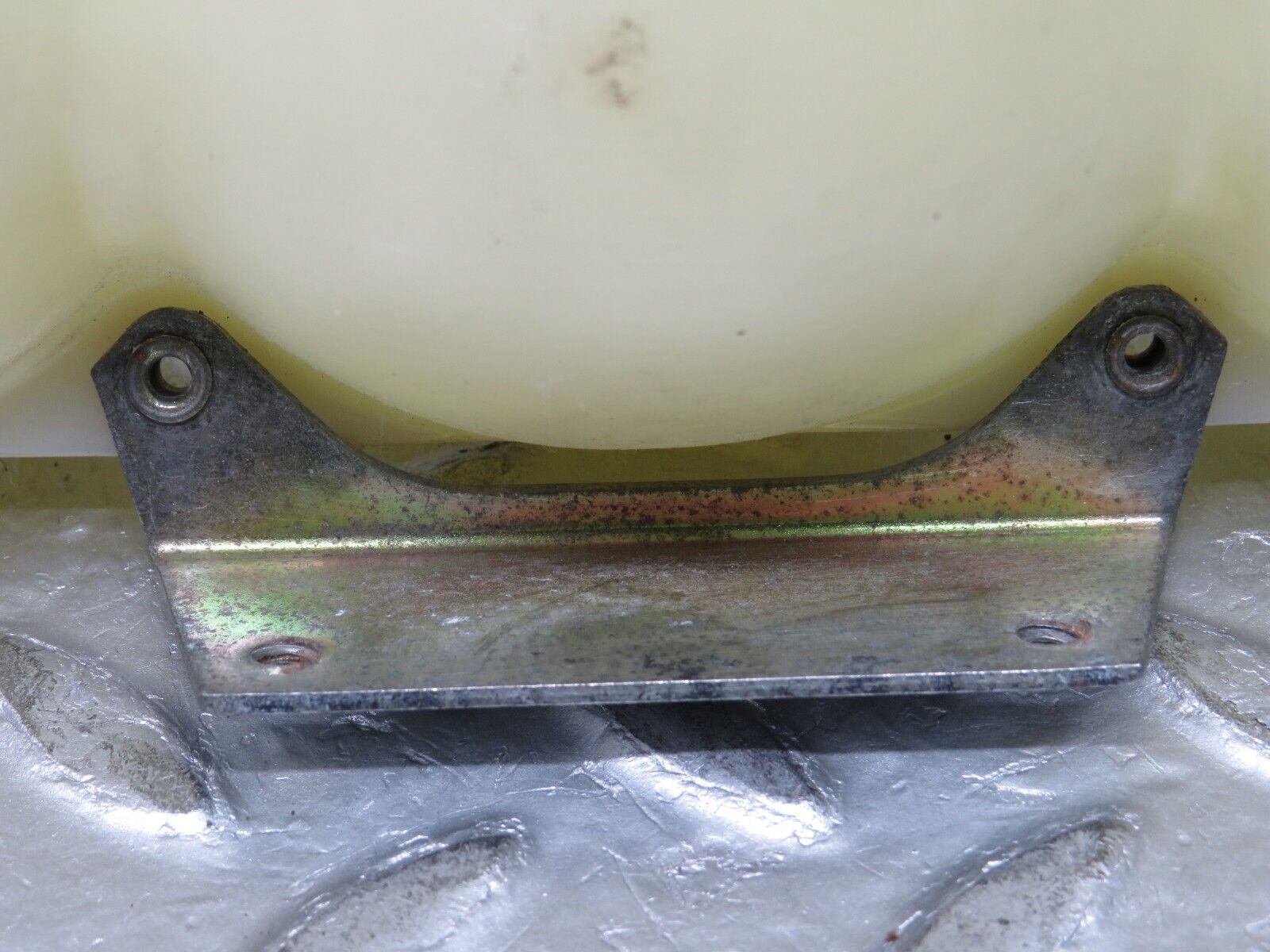 0738 Mercedes-Benz C107 350SLC Coupe Vacuum Reservoir