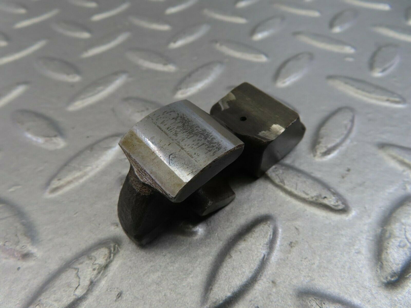 9860 Mercedes-Benz C123 280CE Coupe Valve Rocker Arm With Retaining Spring