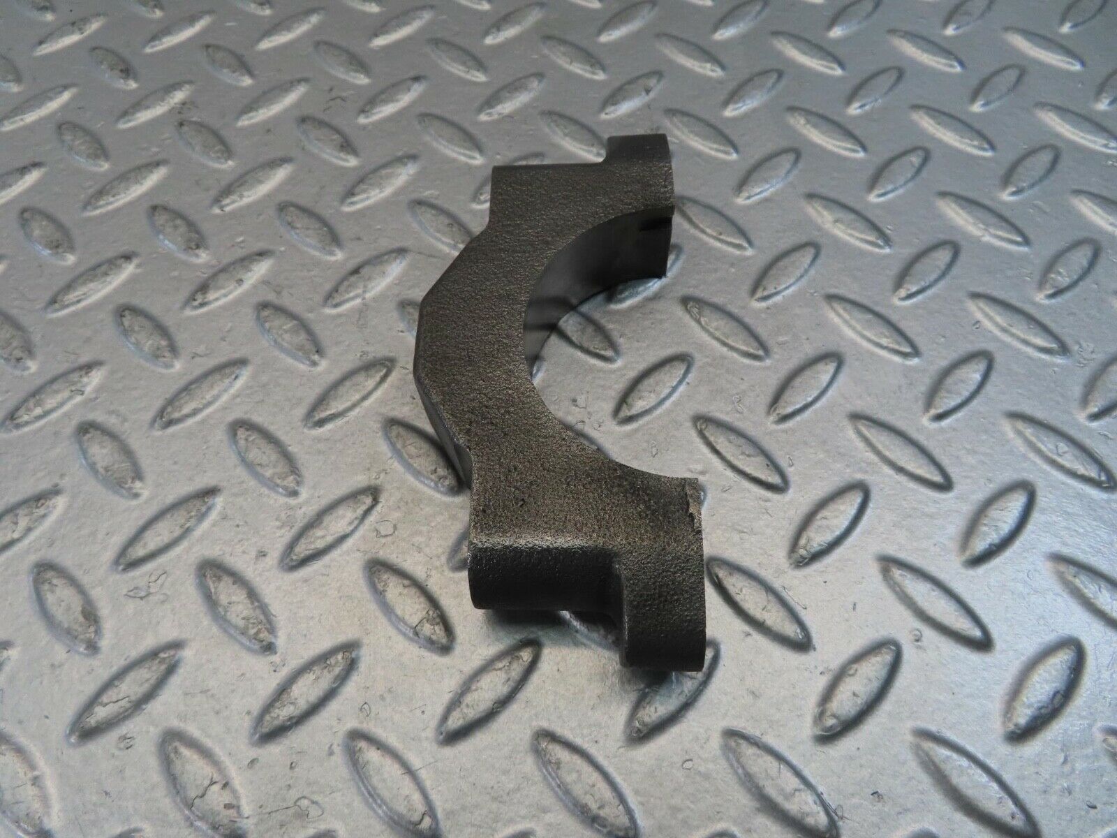 10990 Mercedes-Benz W115 220D Crankshaft Bearing Holder Block 6150110111