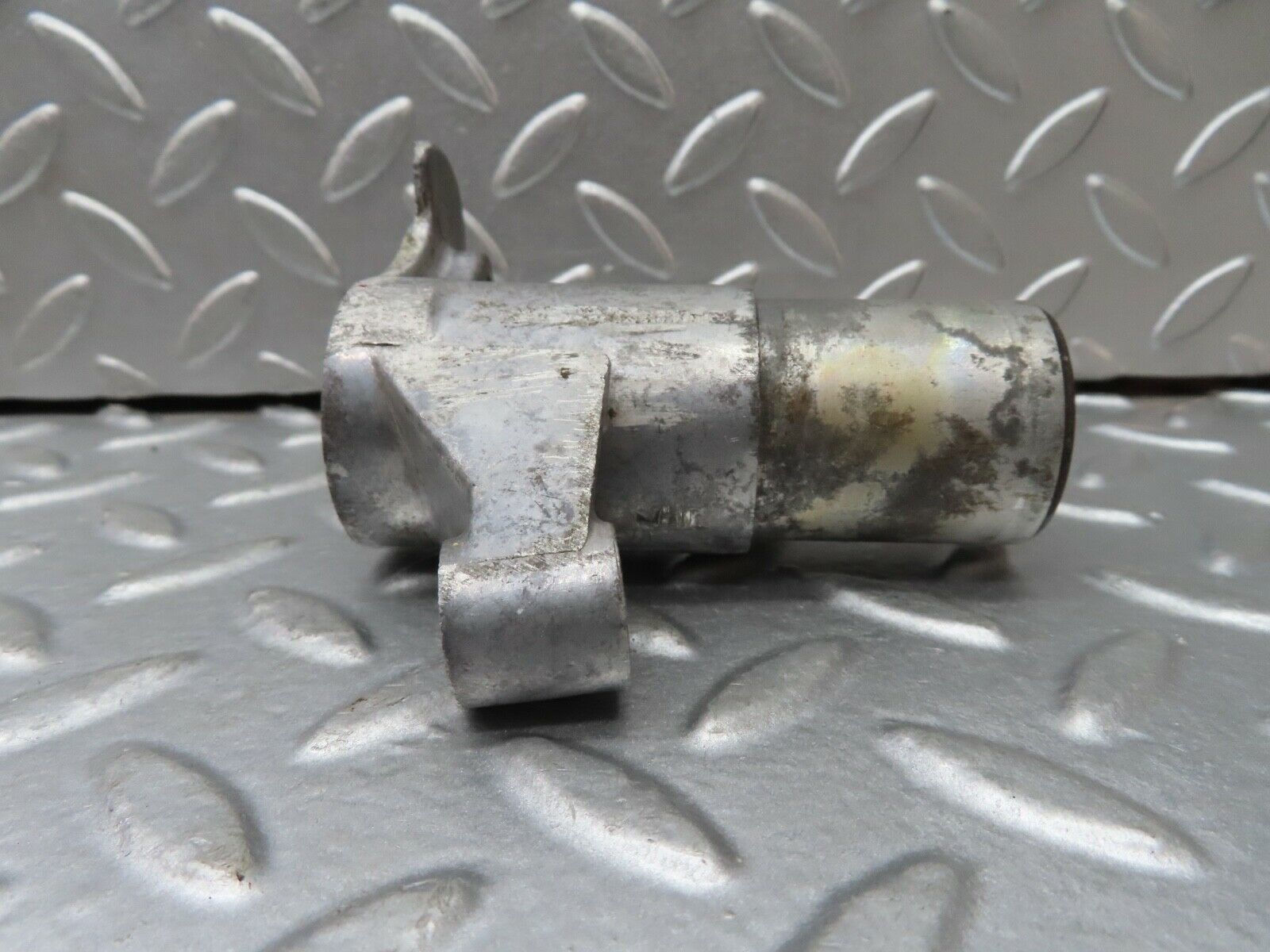 18735 Mercedes-Benz W120 W121 Ponton Ignition Distributor Mount 1211580315