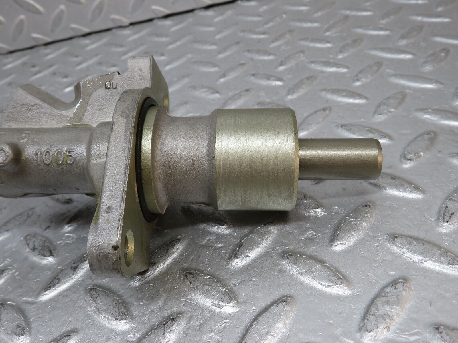 37931 Mercedes-Benz A124 320E Cabriolet Brake Master Cylinder Girling