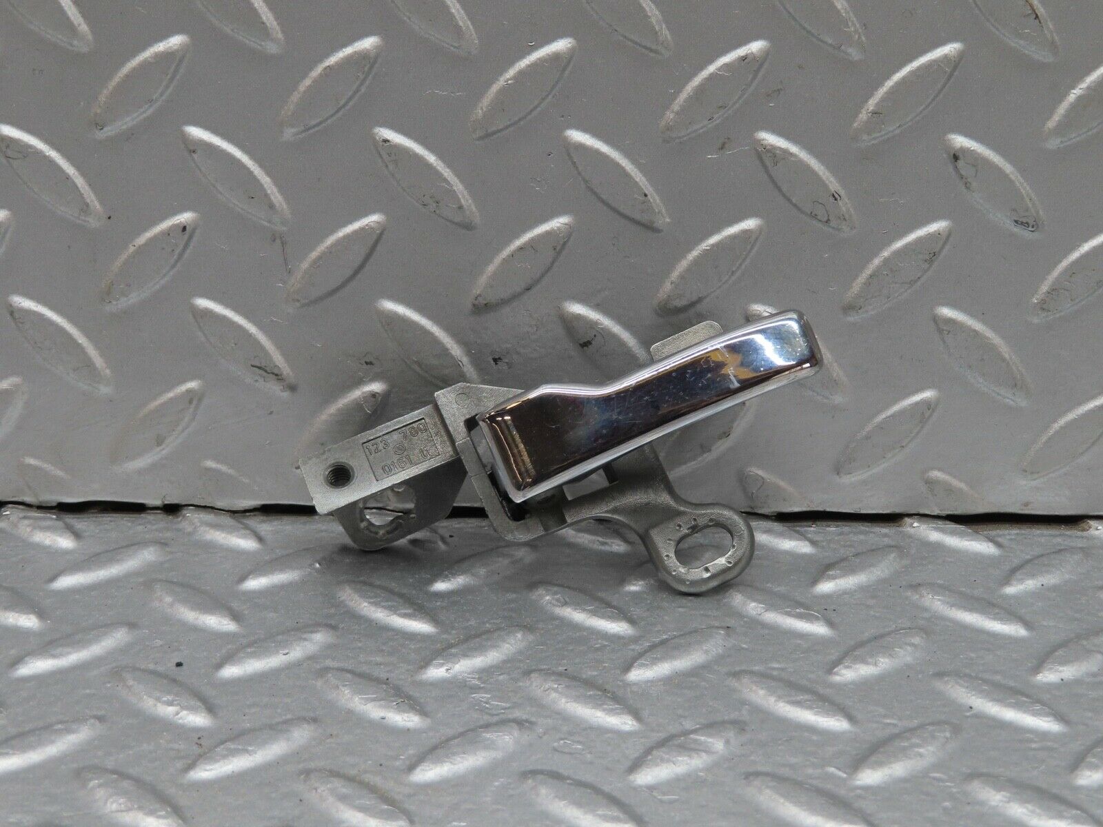 17944 Mercedes-Benz W123 200 Left Interior Door Handle 1237600161