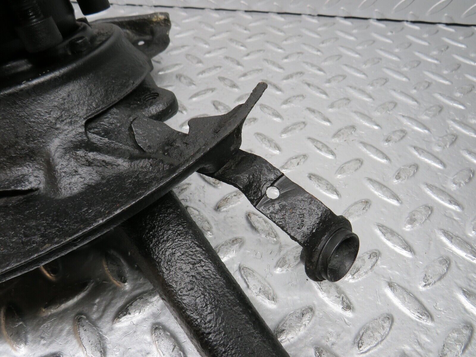 0386 Mercedes-Benz W108 280SE Complete Wheel Hub Front Right