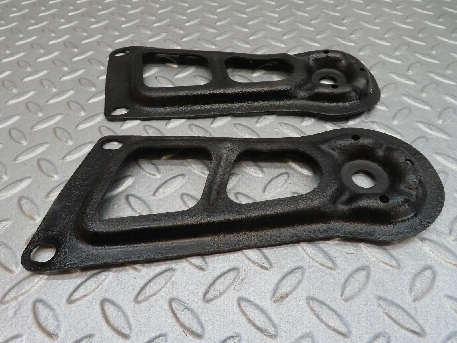 15991 Mercedes-Benz W123 280E Rear Suspension Axle Mounting Bracket