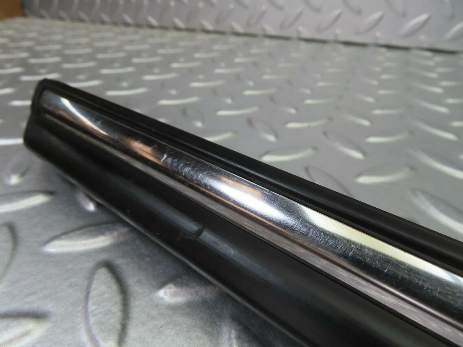 10293 Mercedes-Benz W116 Front Left Door Centre Moulding Trim