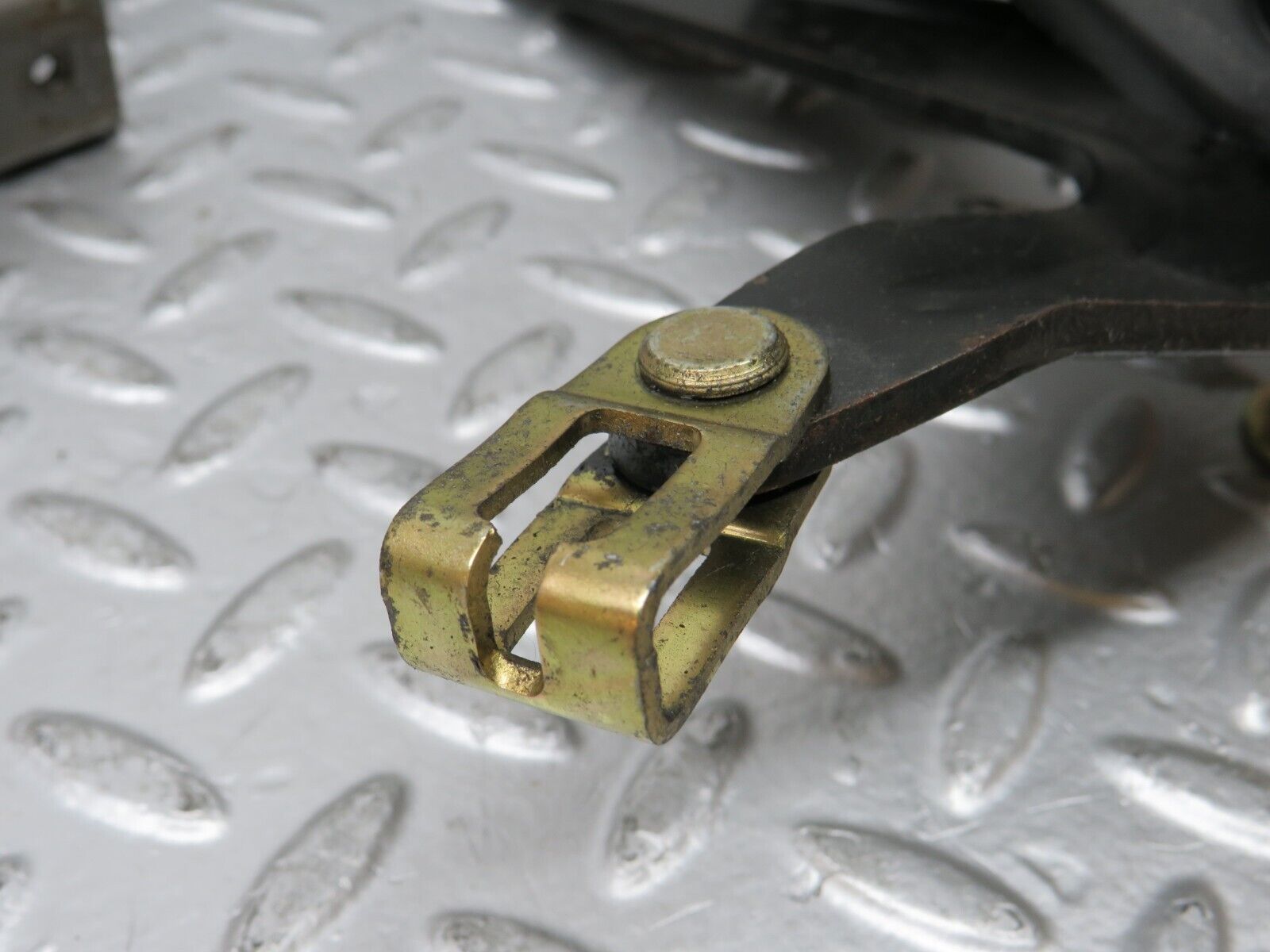 26286 Mercedes-Benz W116 450SE Handbrake Adjusting Handbrake Regulator