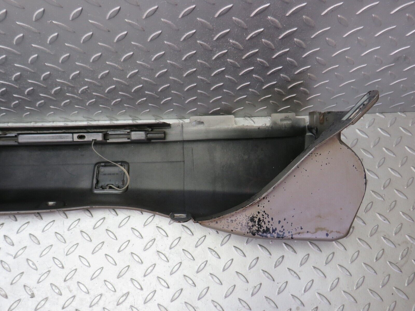 36607 Mercedes-Benz W201 190E 2.0L Side Skirt Right 2016906440 2016980930 2016981130