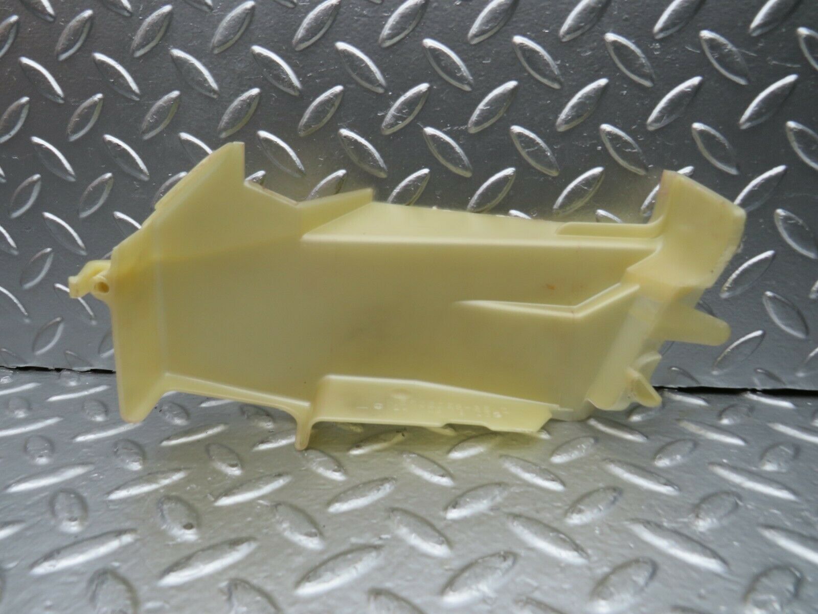 22450 Mercedes-Benz C124 E220 Left Door Lock Mechanism Cover 1247231908