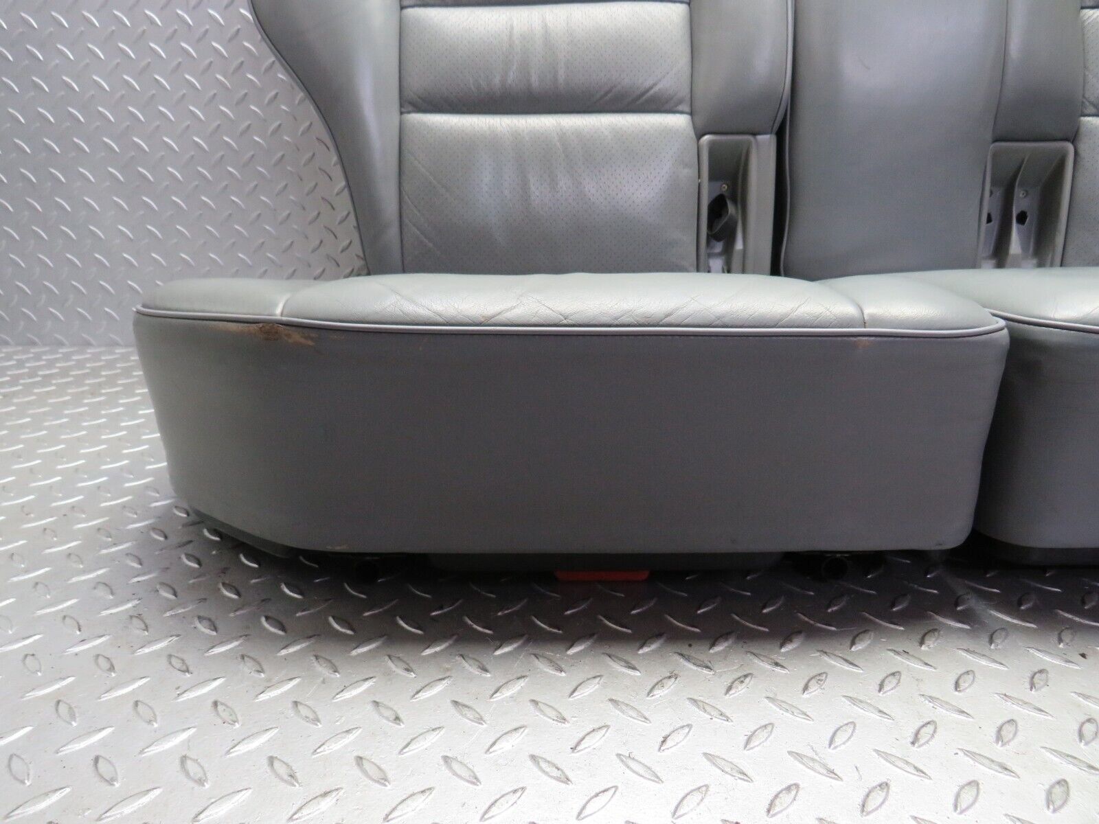 31422 Mercedes-Benz S124 220TE Wagon Rear Seat Leather Grey